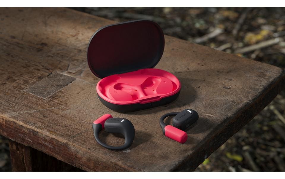 Philips TAA6709BK – Ohrbügel-Kopfhörer – Bluetooth 5.3, IP65, Ladeschale – Rot – bis 28 h