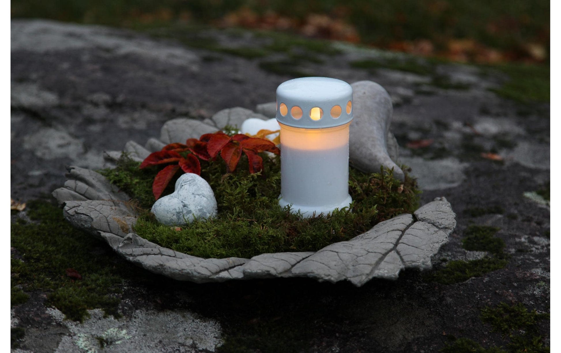 Star Trading Serene Grablicht – für Aussen, 13,5 cm hoch – Akku, Weiss