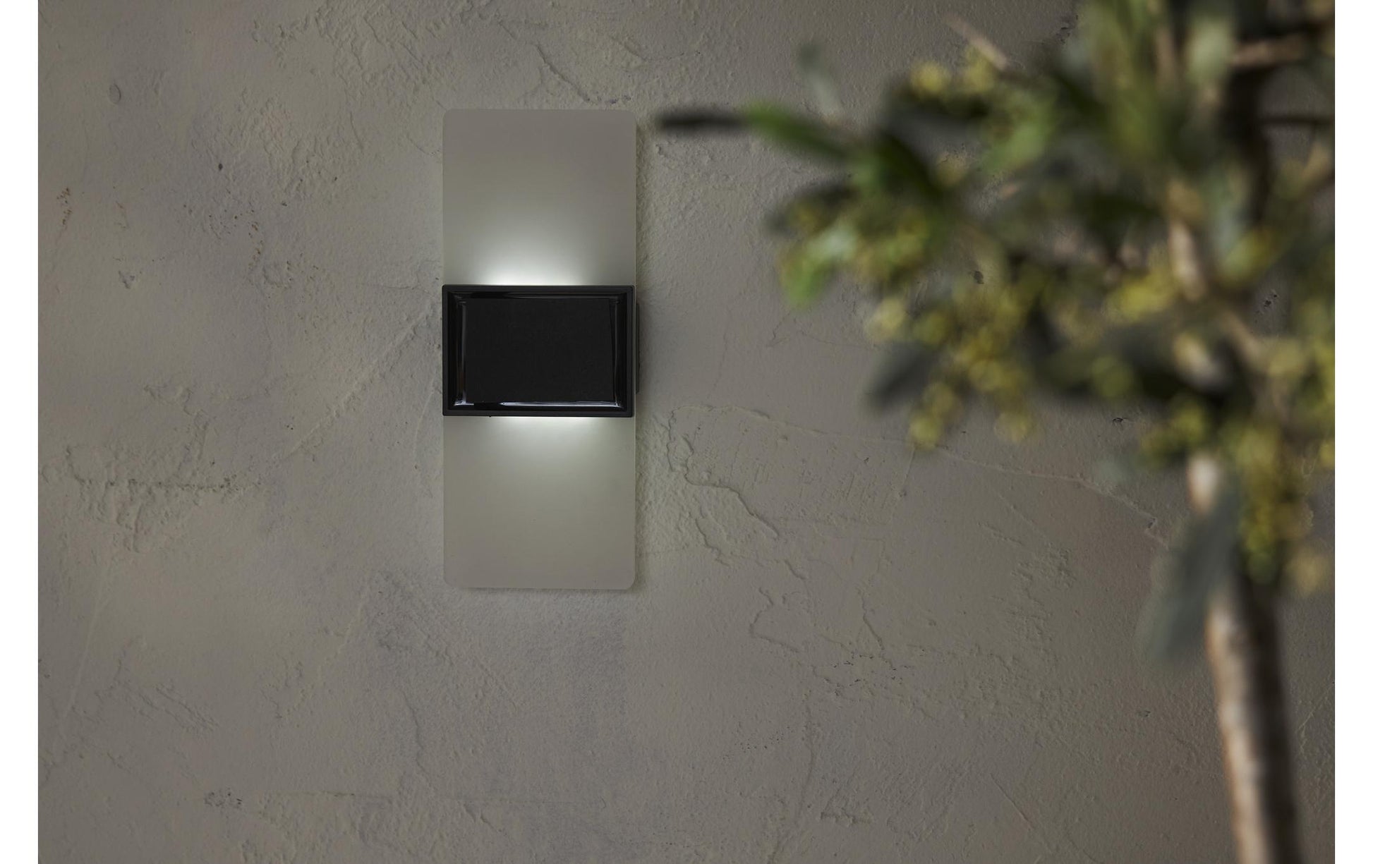 Star Trading Aussenwandleuchte – Warmweiss, 2700–6500 K – IP44 – Solarbetrieb – mit Dämmerungssensor – Beige