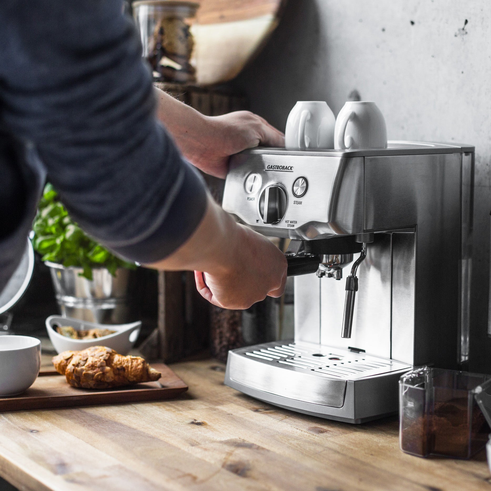 Gastroback Design Espresso Pro Espressomaschine (Siebträger) – 15 bar, 1,5 l, Milchschaumdüse, Edelstahl