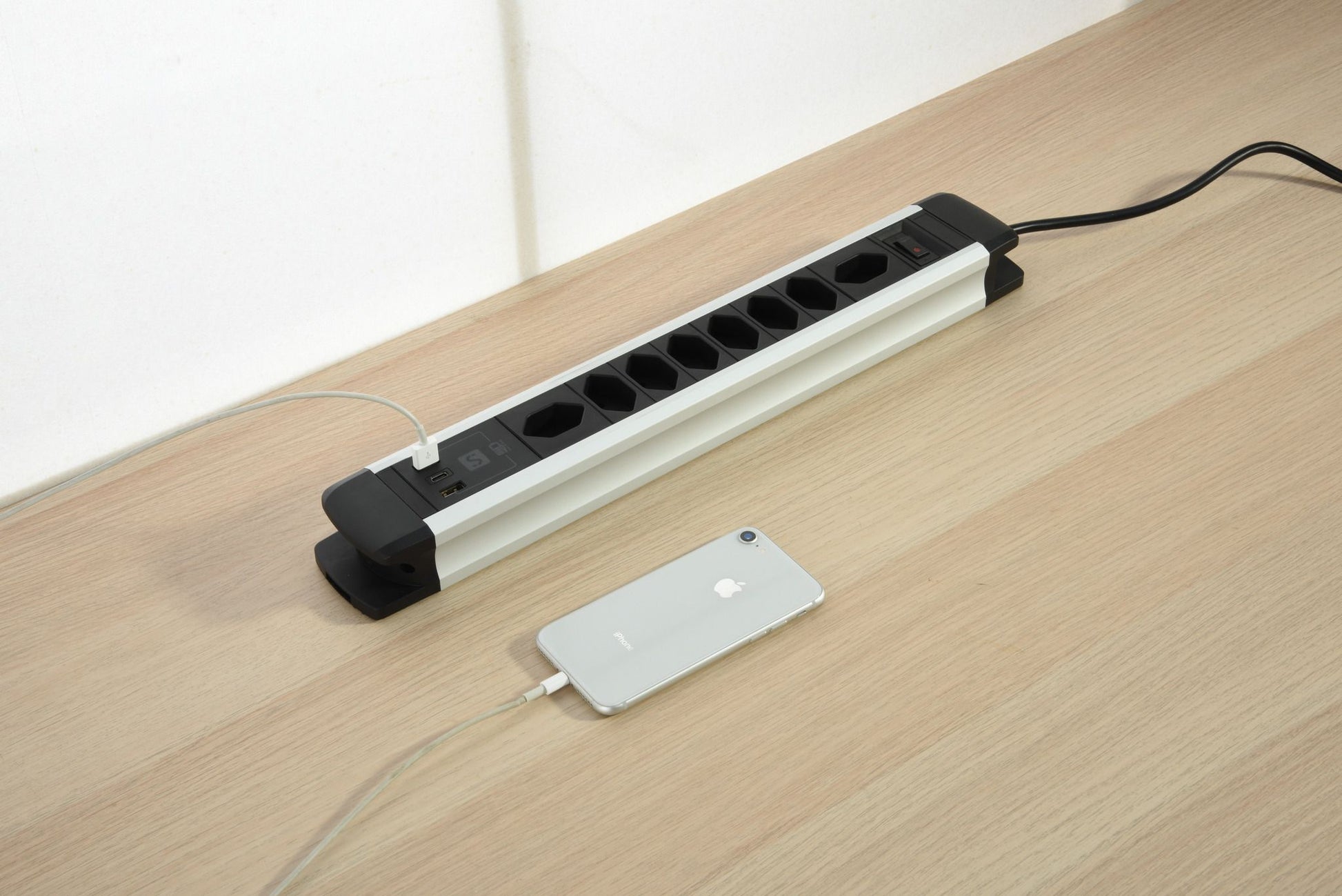 M. Schönenberger Tischsteckdosenleiste, 8×T13, 1×USB-C PD 20 W + 2×USB-A, 2 m, Aluminium, mit Schalter – Schwarz