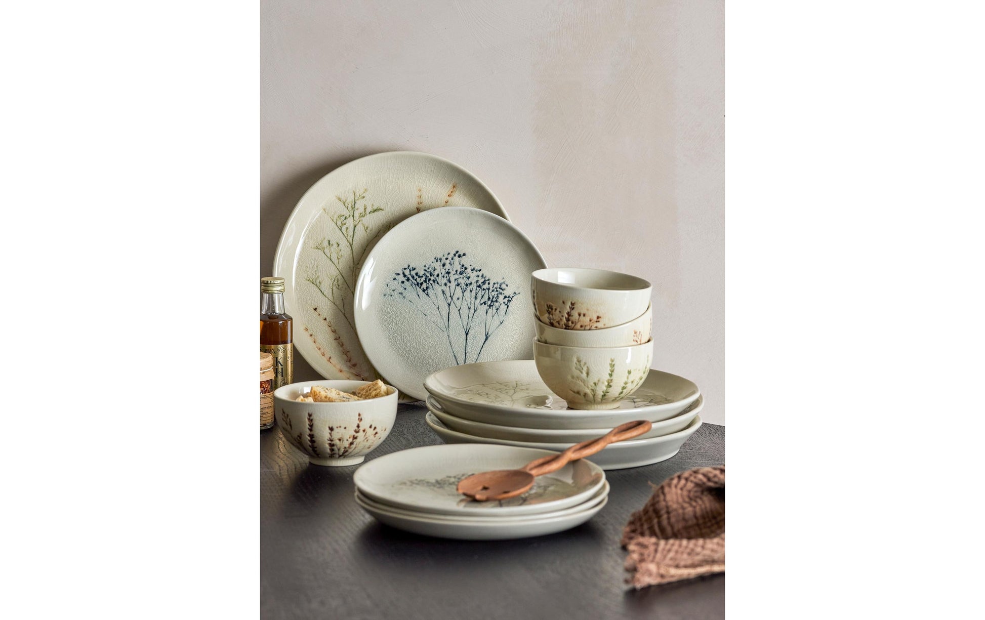 Bloomingville Geschirrset Bea – 12-teiliges Set, Ø 11/22/27,5 cm, Steingut, Natur, spülmaschinenfest