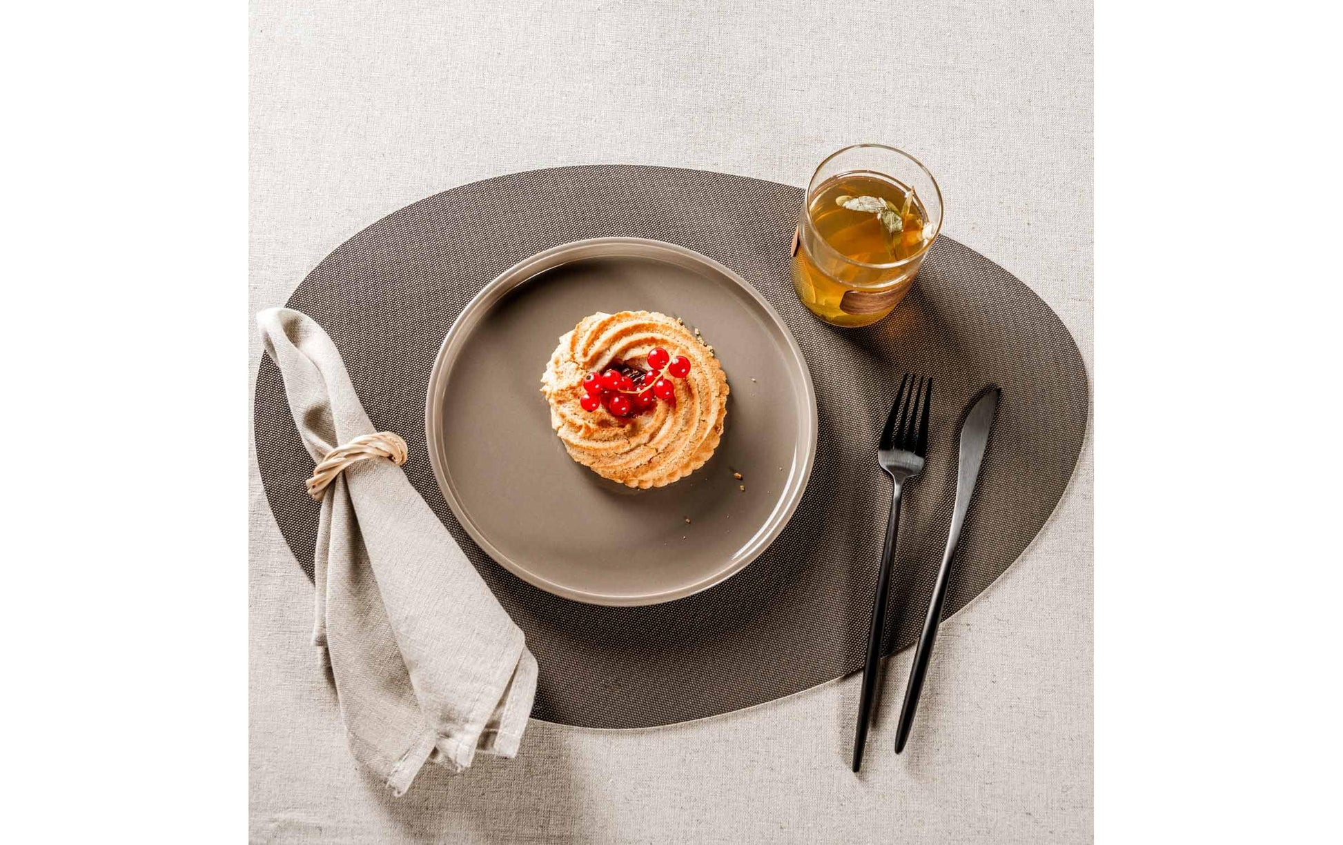 LEONARDO Tischset Gocce – oval, PVC, grau, 48 × 34 cm – 4er-Set