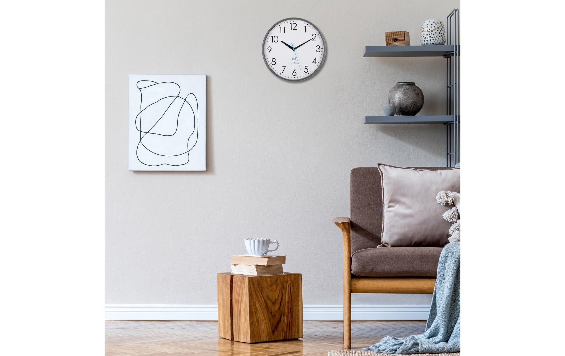 TFA-Dostmann TFA Dostmann Wanduhr – Funk, analog, Ø 30 cm, Grau, Kunststoff