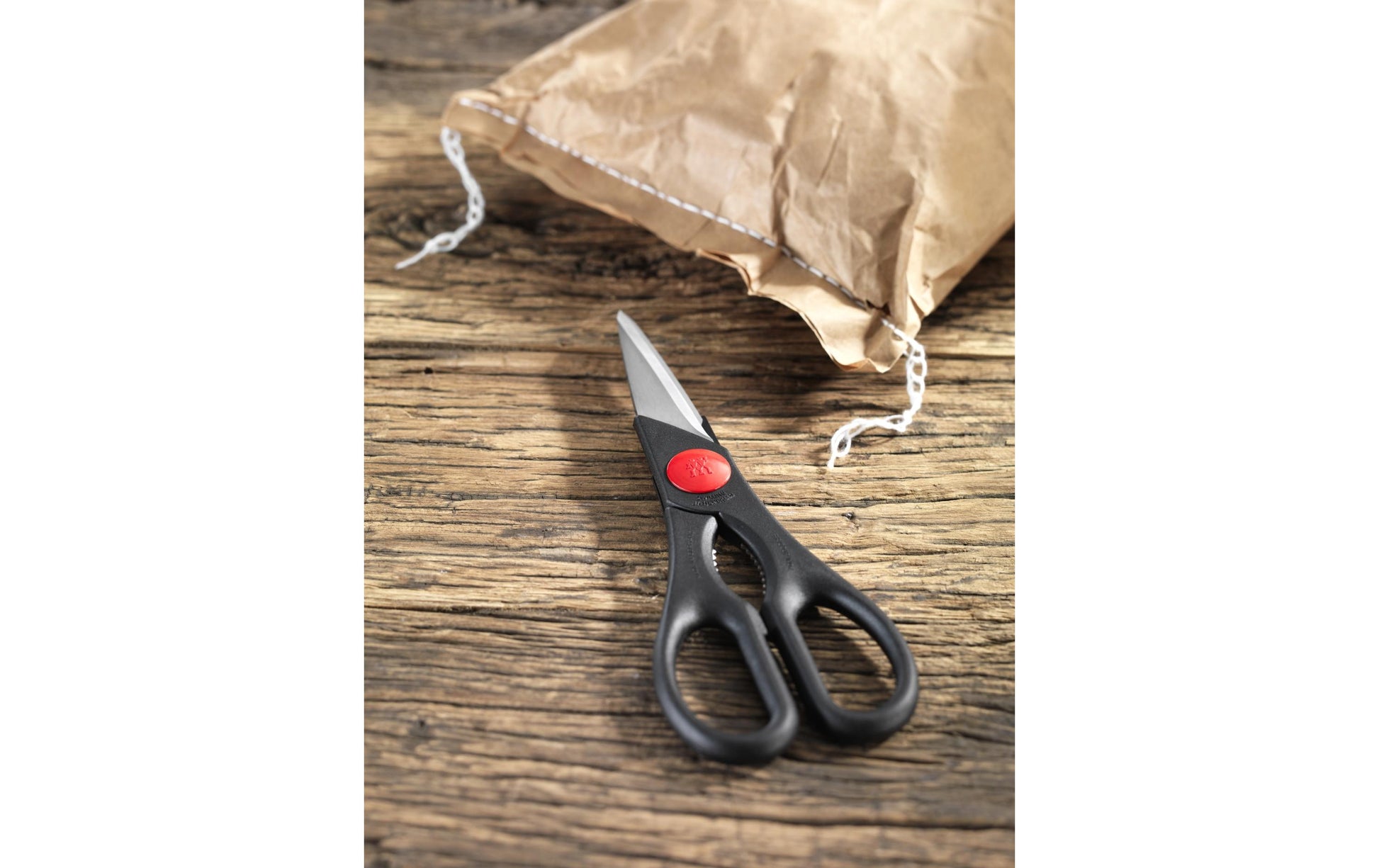 ZWILLING Küchenschere 20 cm, Edelstahl/Kunststoff, Schwarz, mit Flaschenöffner, gezahnte Klinge