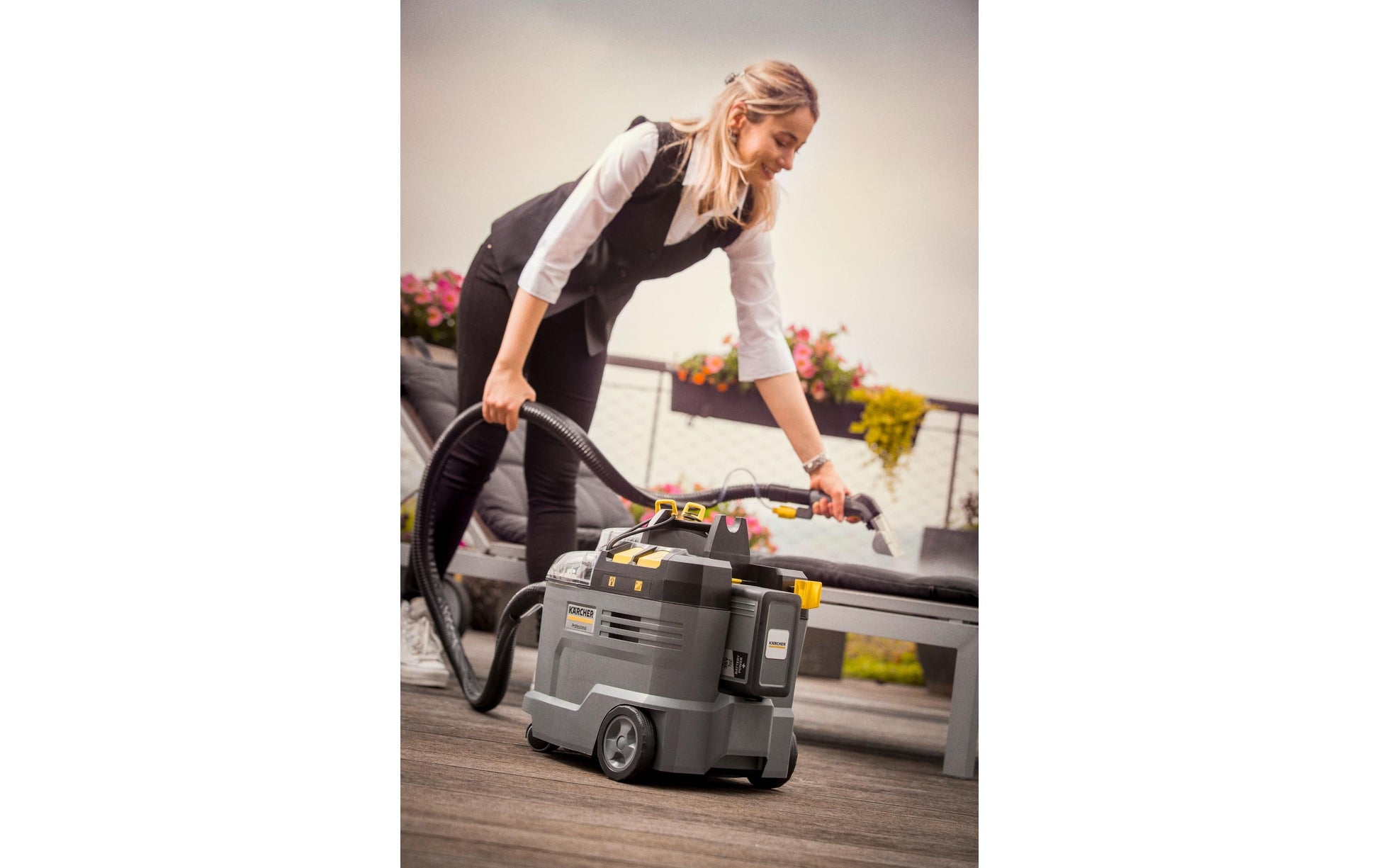 Kärcher Akku-Sprühextraktionsgerät Puzzi 9/1 Bp – 7 l, Akkubetrieb, Schlauch 2,5 m, 100-240 V