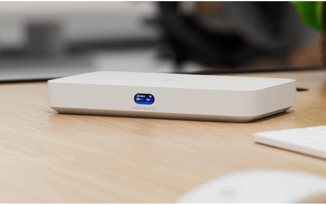 Ubiquiti UCG-Fiber – VPN-Router – 2×WAN/5×LAN, 2×SFP+, PoE+