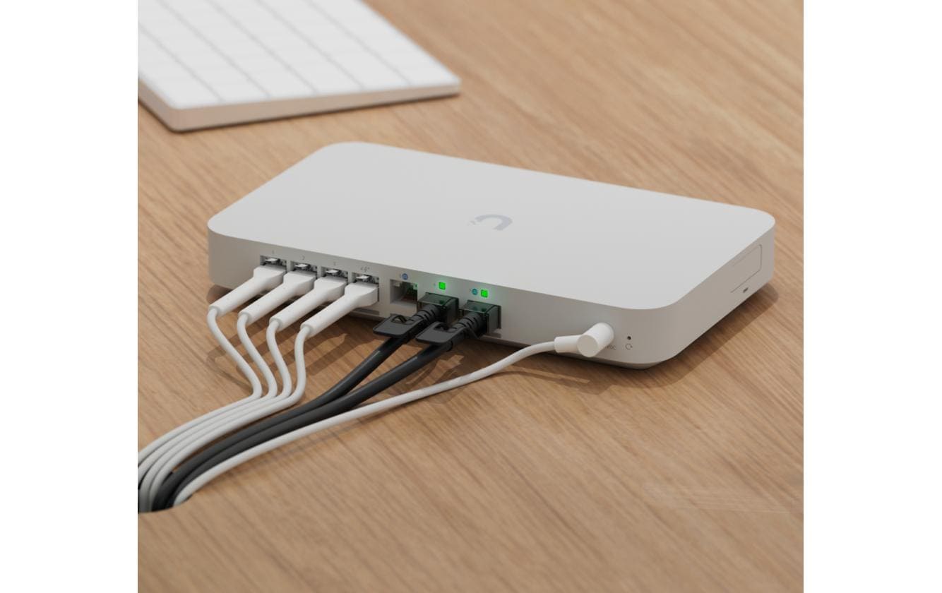 Ubiquiti UCG-Fiber – VPN-Router – 2×WAN/5×LAN, 2×SFP+, PoE+