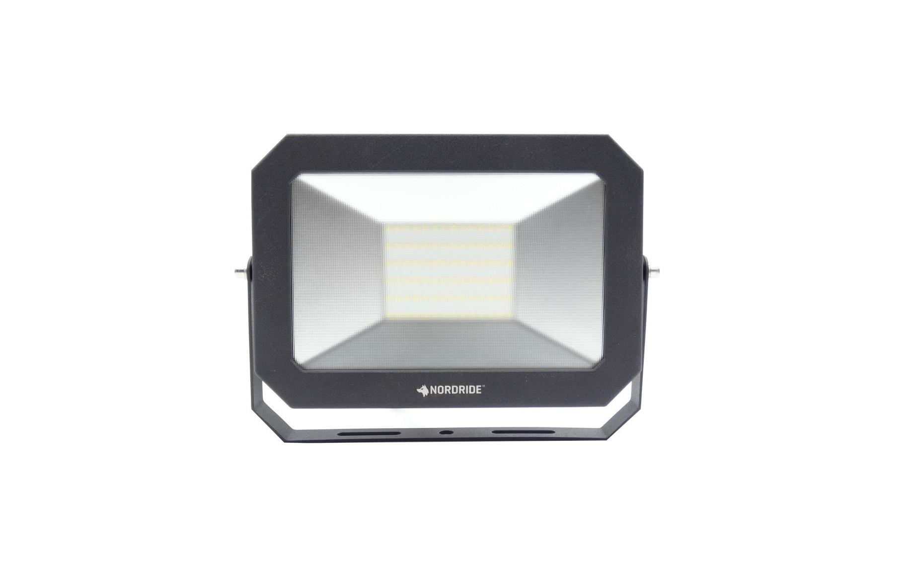 NORDRIDE Aussenwandleuchte – 24×15 cm – 5750 lm, 50 W – Kaltweiss, 5000 K – IP65 – Netzbetrieb – Schwarz