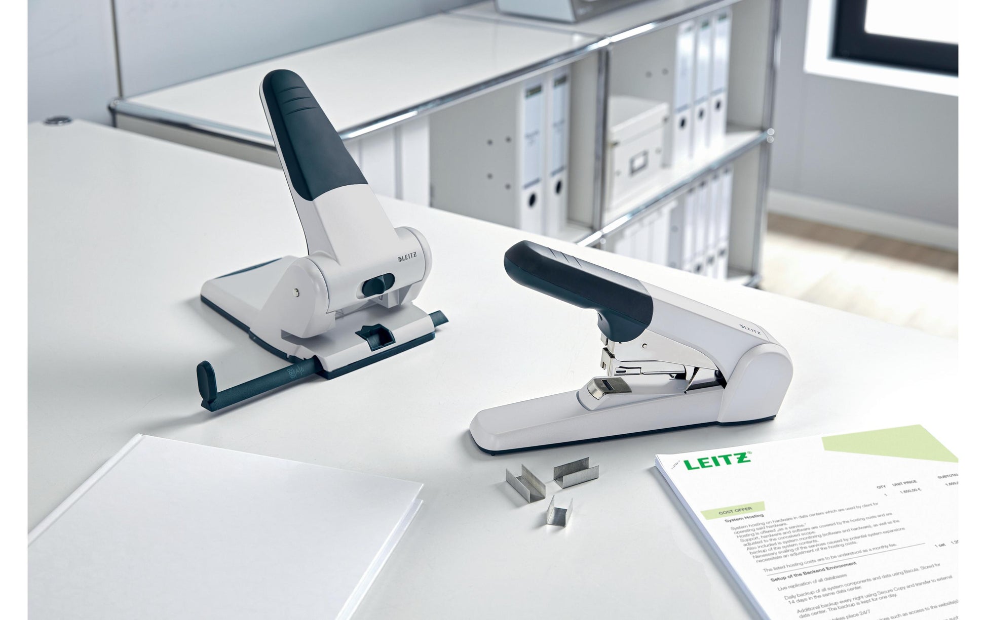 Leitz 5552 – Hefter, 60 Blatt, für 25/10, Flat-Clinch, Einlegetiefe 57 mm, grau