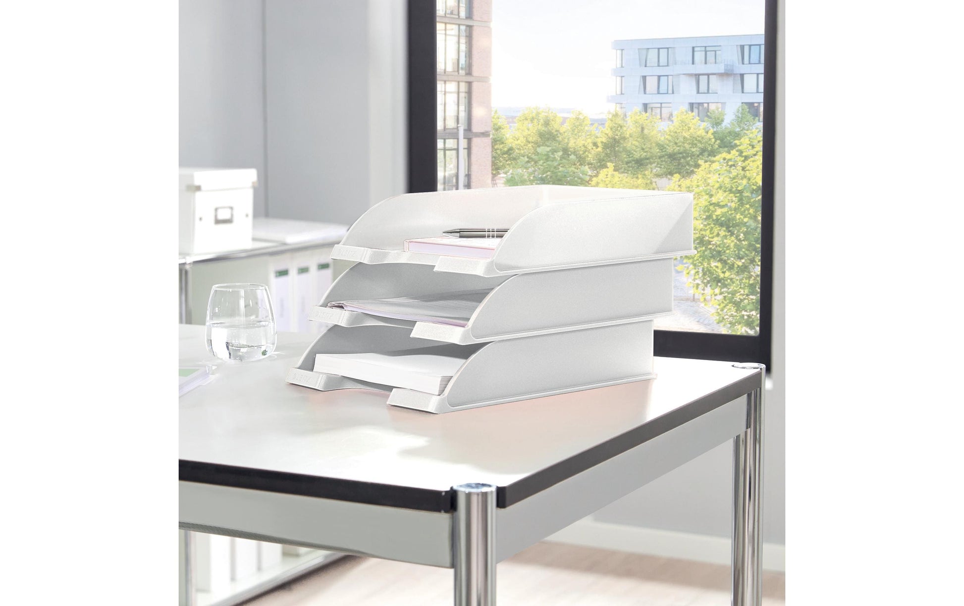 Leitz Briefkorb – mit Griffausschnitt, mit Beschriftungsfeld, glänzend, weiss, B 255 × H 70 × T 357 mm