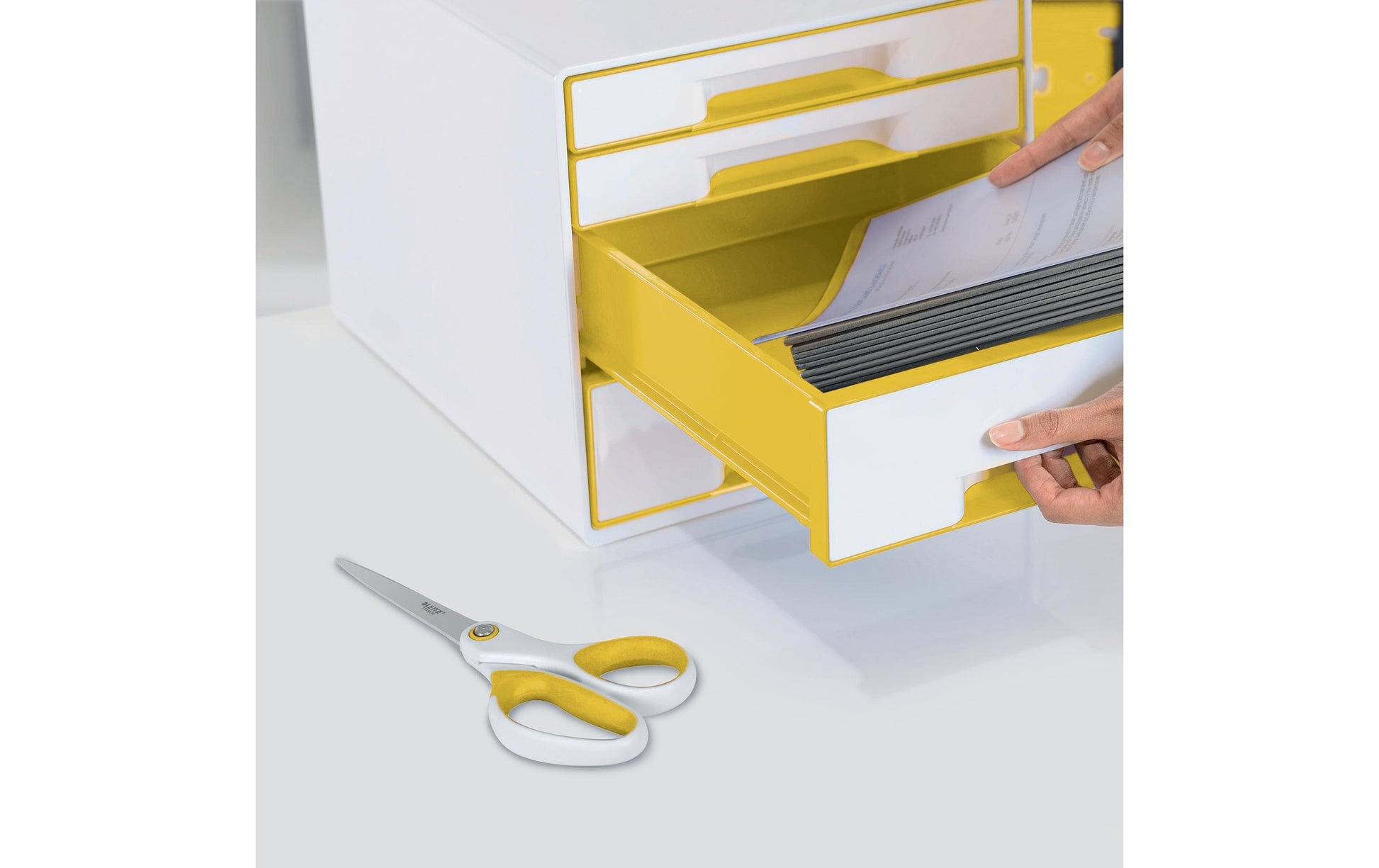 Leitz WOW Schere 20,5 cm, spitz, für Rechtshänder – Edelstahl, titanbeschichtet, Softgrip, Weiss/Gelb