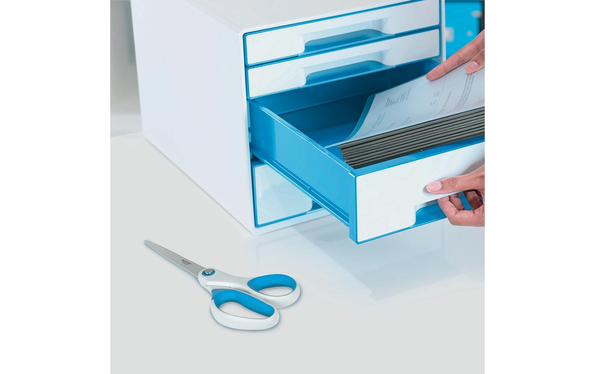Leitz Universalschere – titanbeschichtet, für Rechts- und Linkshänder, spitz, Softgrip, Kunststoff, blau