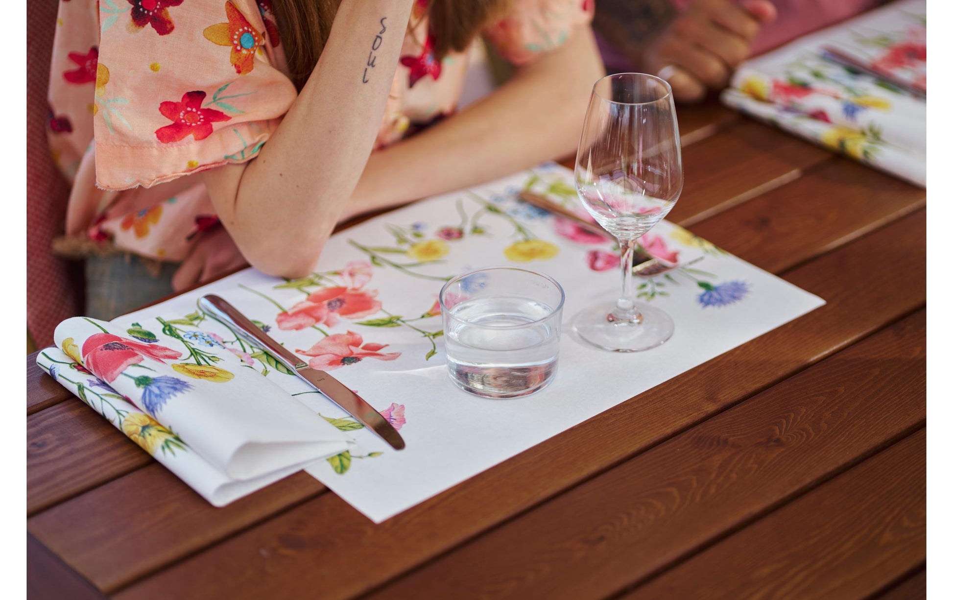 Duni Tischset Flowy Meadow – Papier, Mehrfarbig, 40 × 30 cm – 250 Stk.