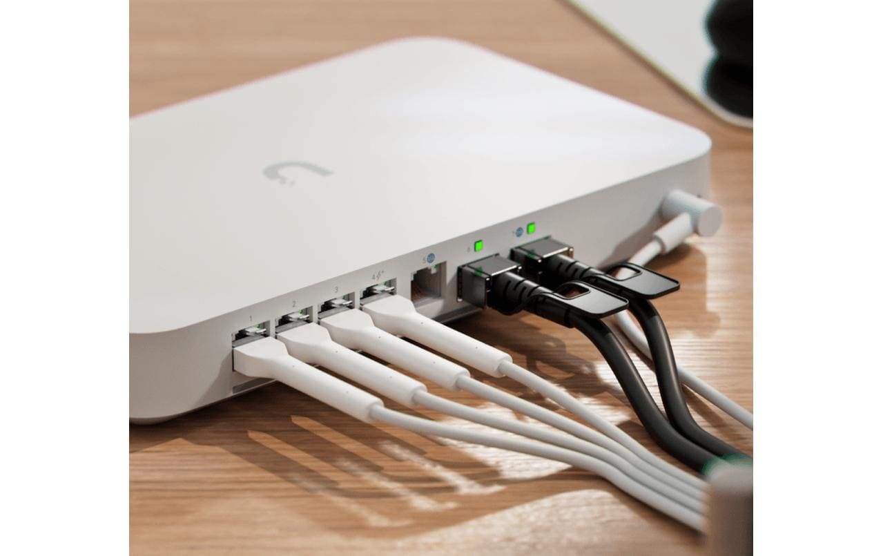 Ubiquiti UXG-FIBER – VPN-Router – 5×RJ45, 2×SFP+, Multi-WAN, IPSec