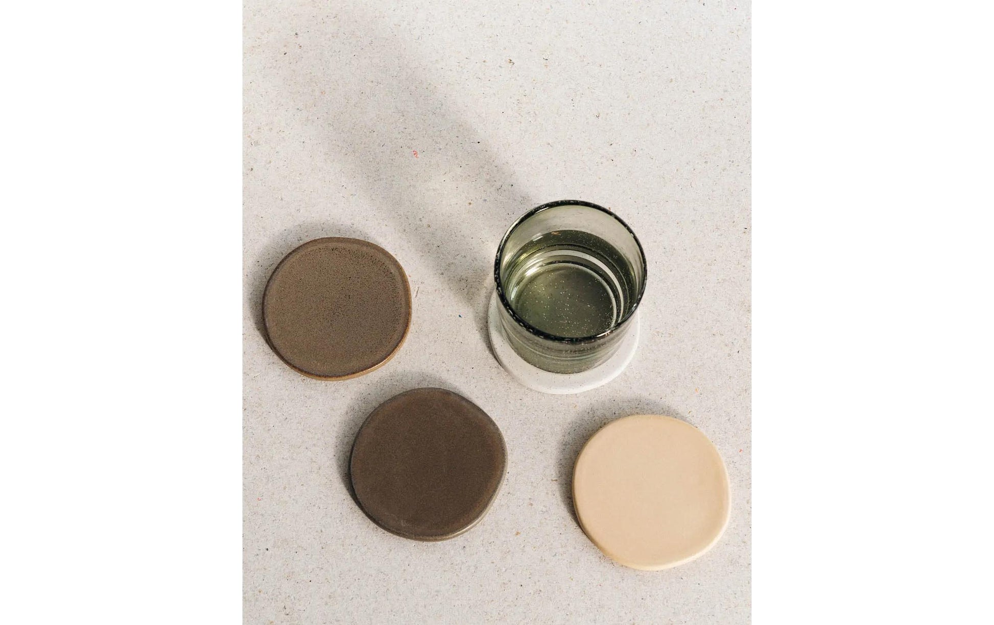 Esmée Keramikuntersetzer – 4er Set, Ø 9,5 cm, H 0,5 cm, Weiss/Braun, rutschfest, für Gläser