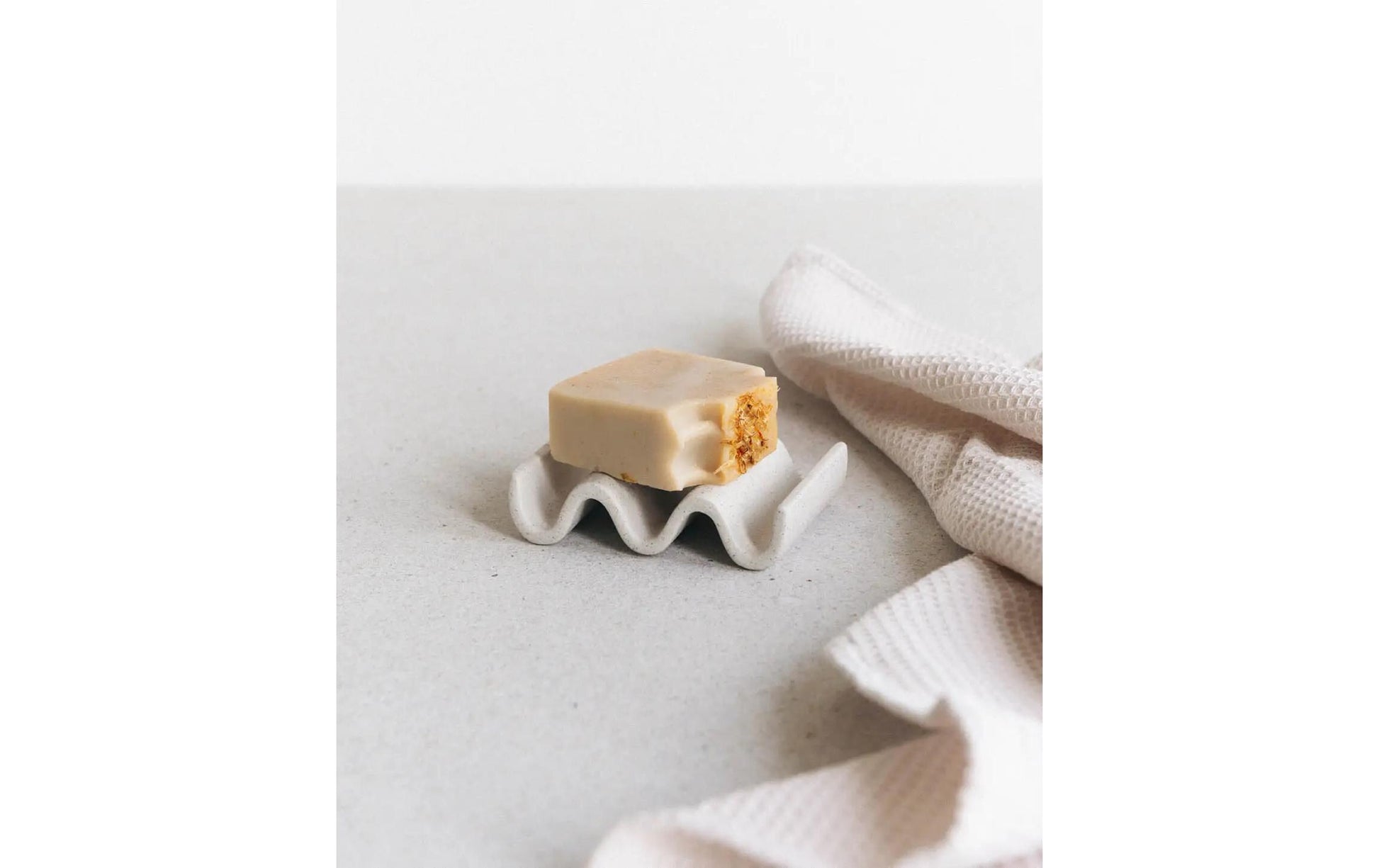 Esmée Seifenschale – Keramik, 8×11,5×3 cm, Beige