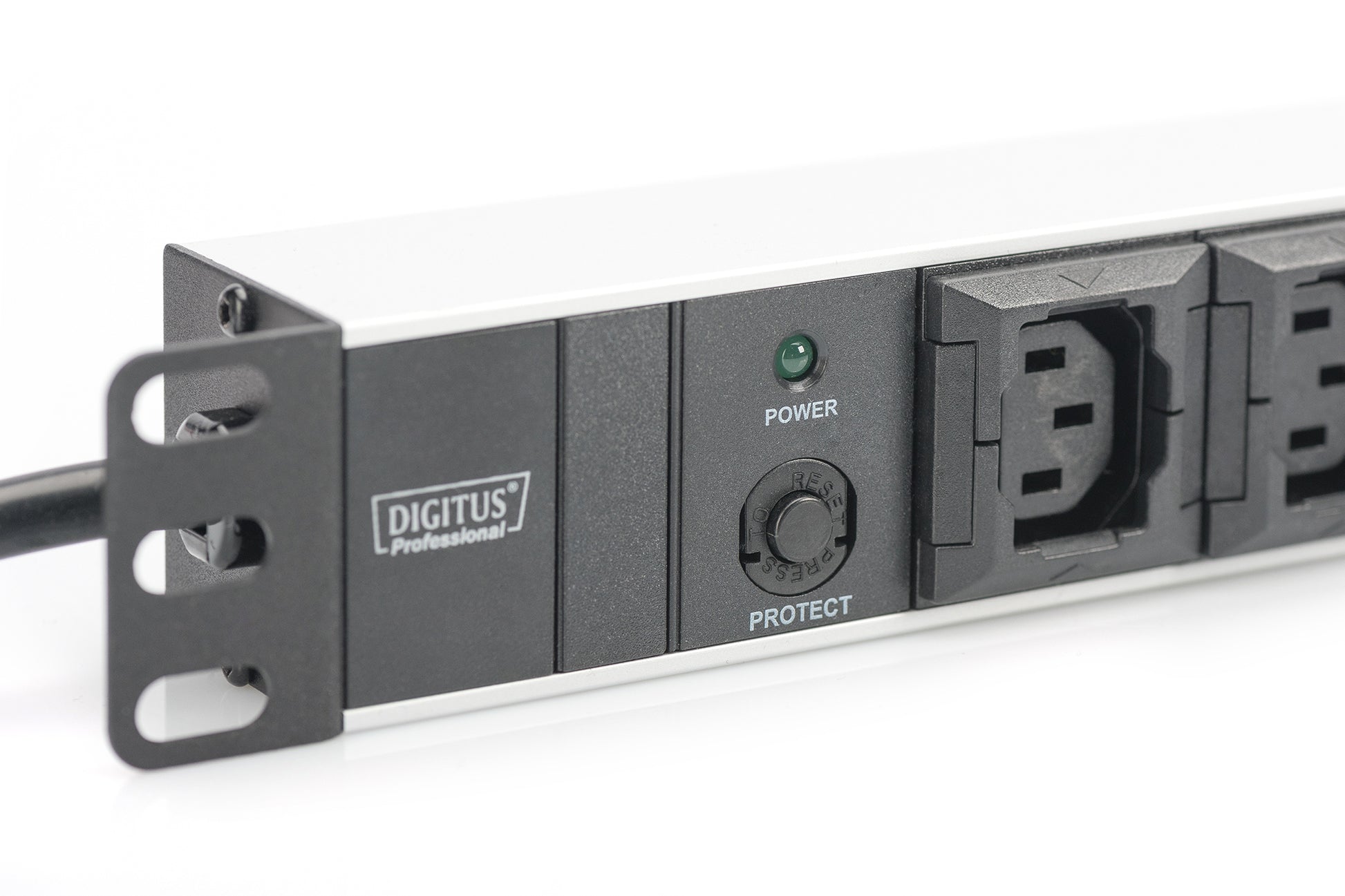Digitus Steckdosenleiste – 10 × IEC C13, Schalter, 2 m, Stecker IEC C14, 10 A / 2500 W, Schwarz