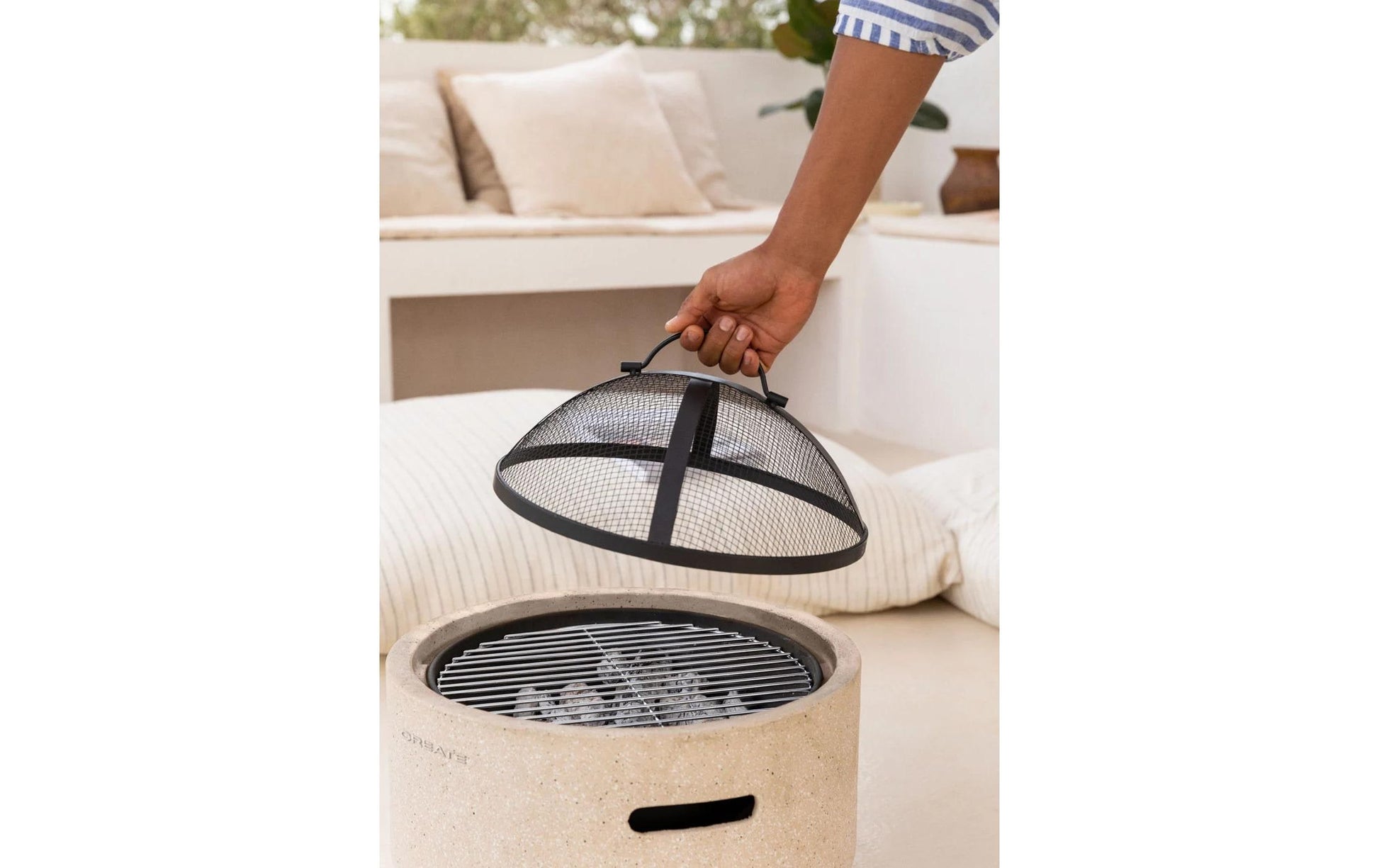 Create Grill Tischgrill FIRE BOWL – 44×44×32 cm, Indirektes Grillieren, Schutzgitterdeckel – Beige