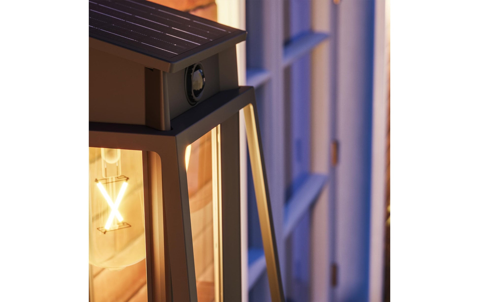 Philips Aussenwandleuchte – Warmweiss, 2700 K – IP44 – Solarbetrieb – mit Bewegungsmelder – Schwarz, Metall