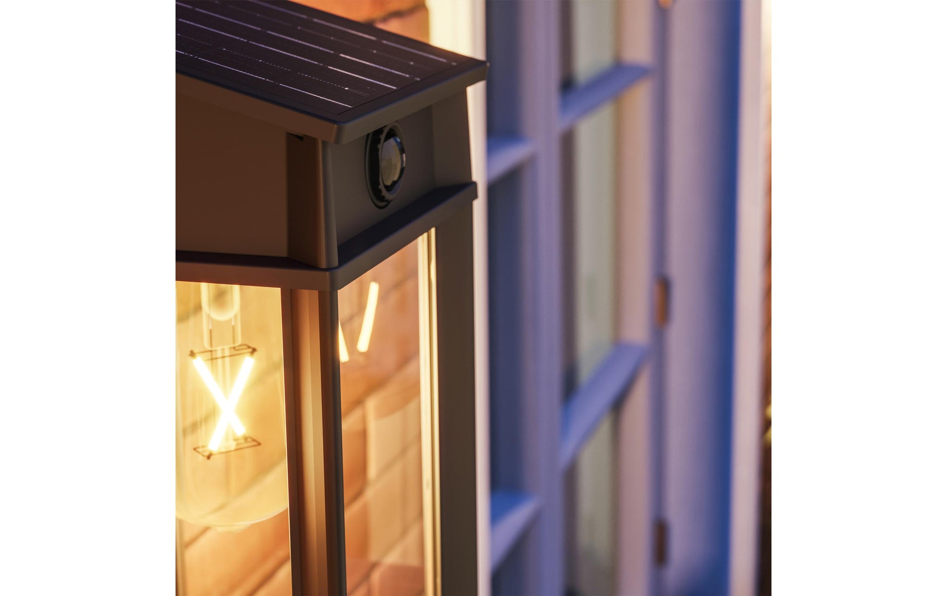 Philips Aussenwandleuchte – Warmweiss, 2700 K – IP44 – Solarbetrieb – mit Bewegungsmelder – Schwarz, Metall