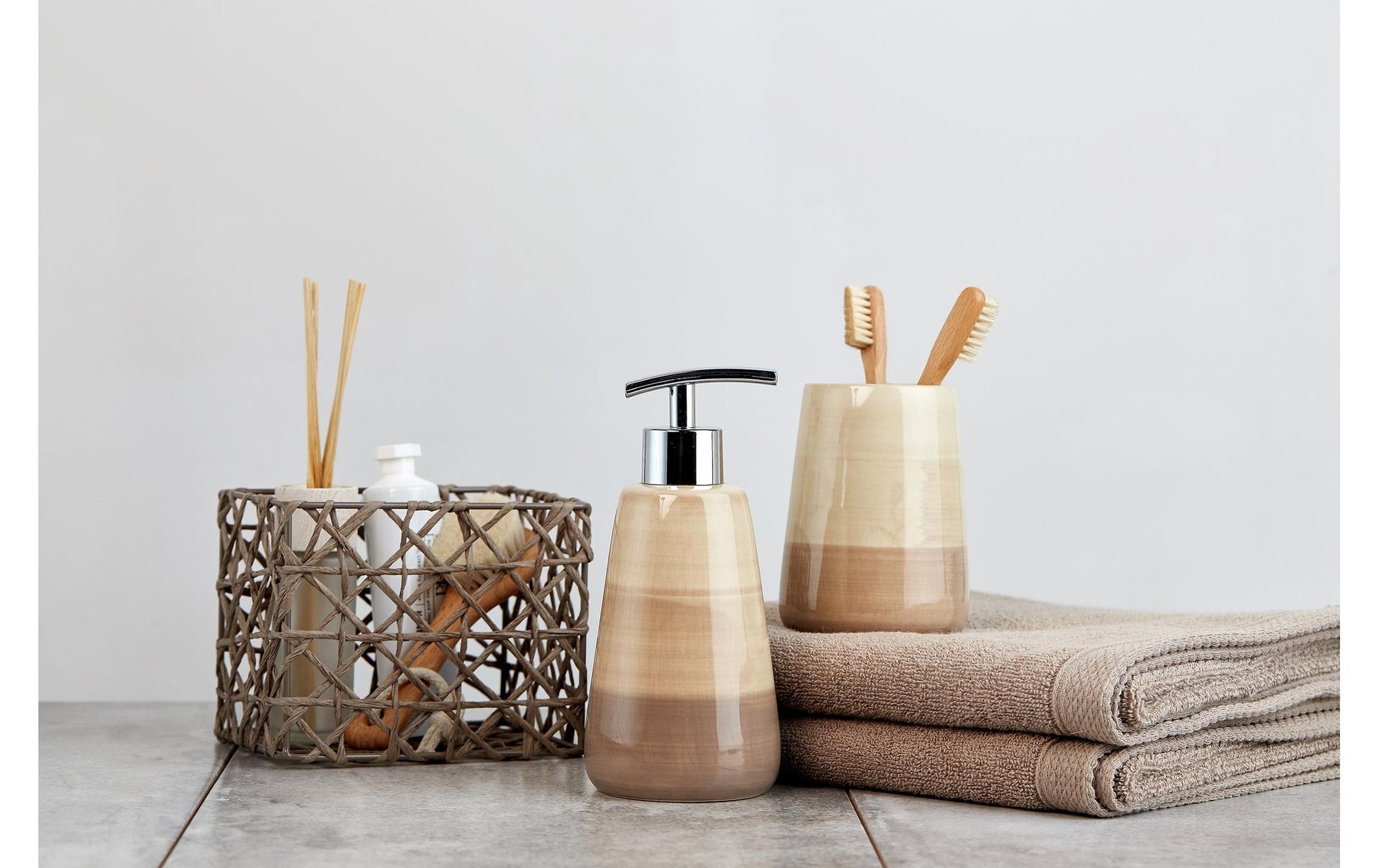 Wenko Pottery Seifenspender – Keramik, Sand, 360 ml