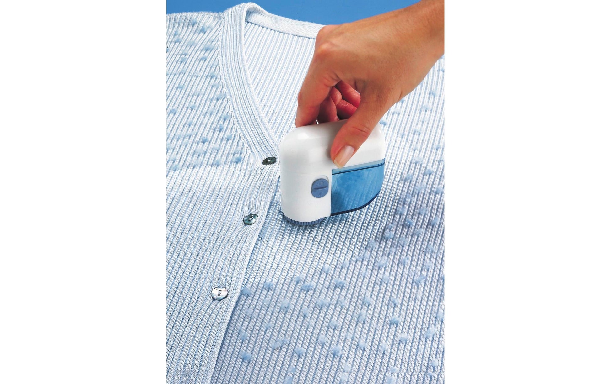WENKO Mini Fusselrasierer – Kunststoff, Edelstahlmesser – Blau/Weiss – 7,5 × 4,0 × 7,5 cm