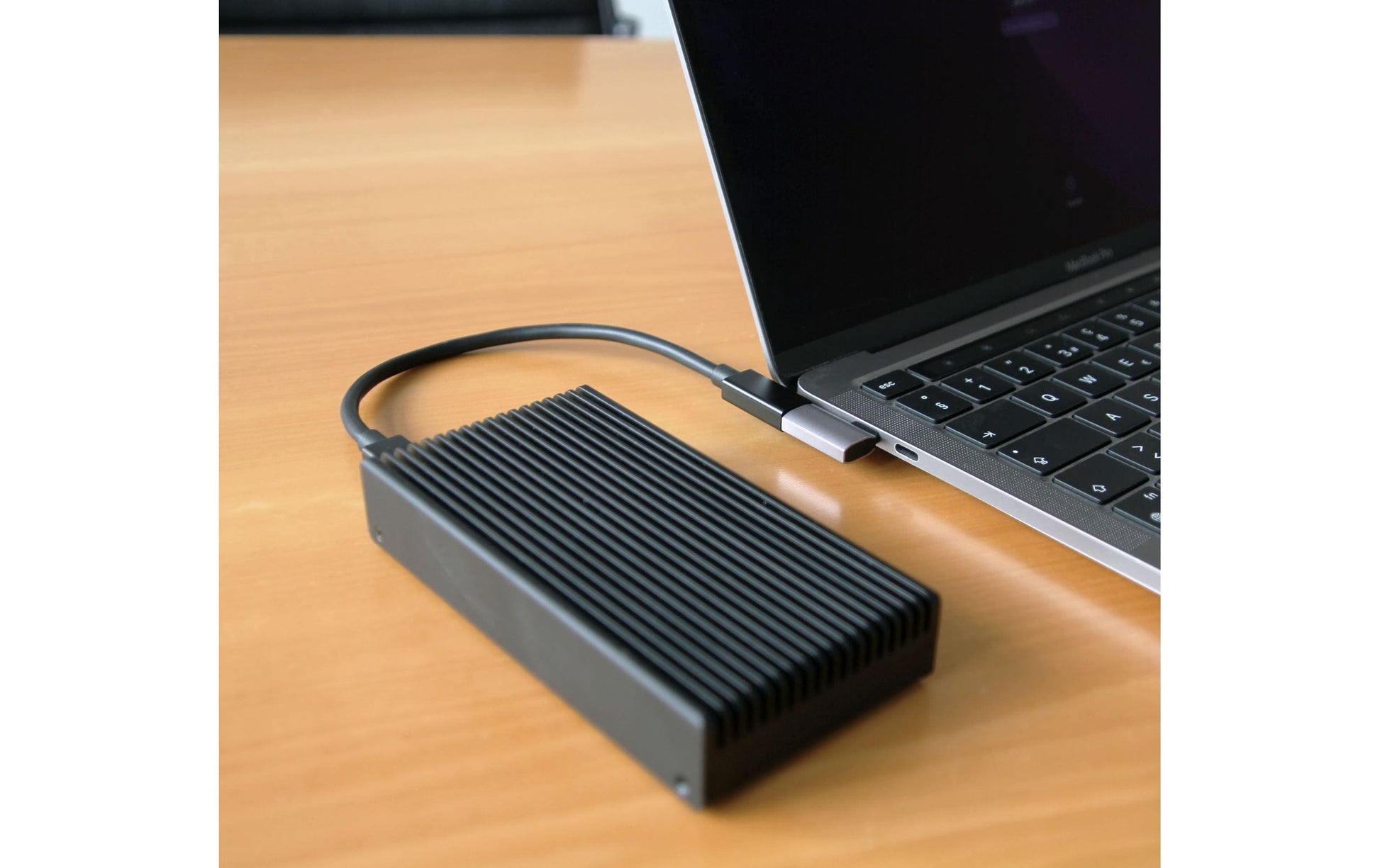 LMP 28212 Winkel-Adapter USB-C zu USB-C – 8K (7680 × 4320) @ 60 Hz, USB4 (40 Gbit/s), PD 240 W – Silber