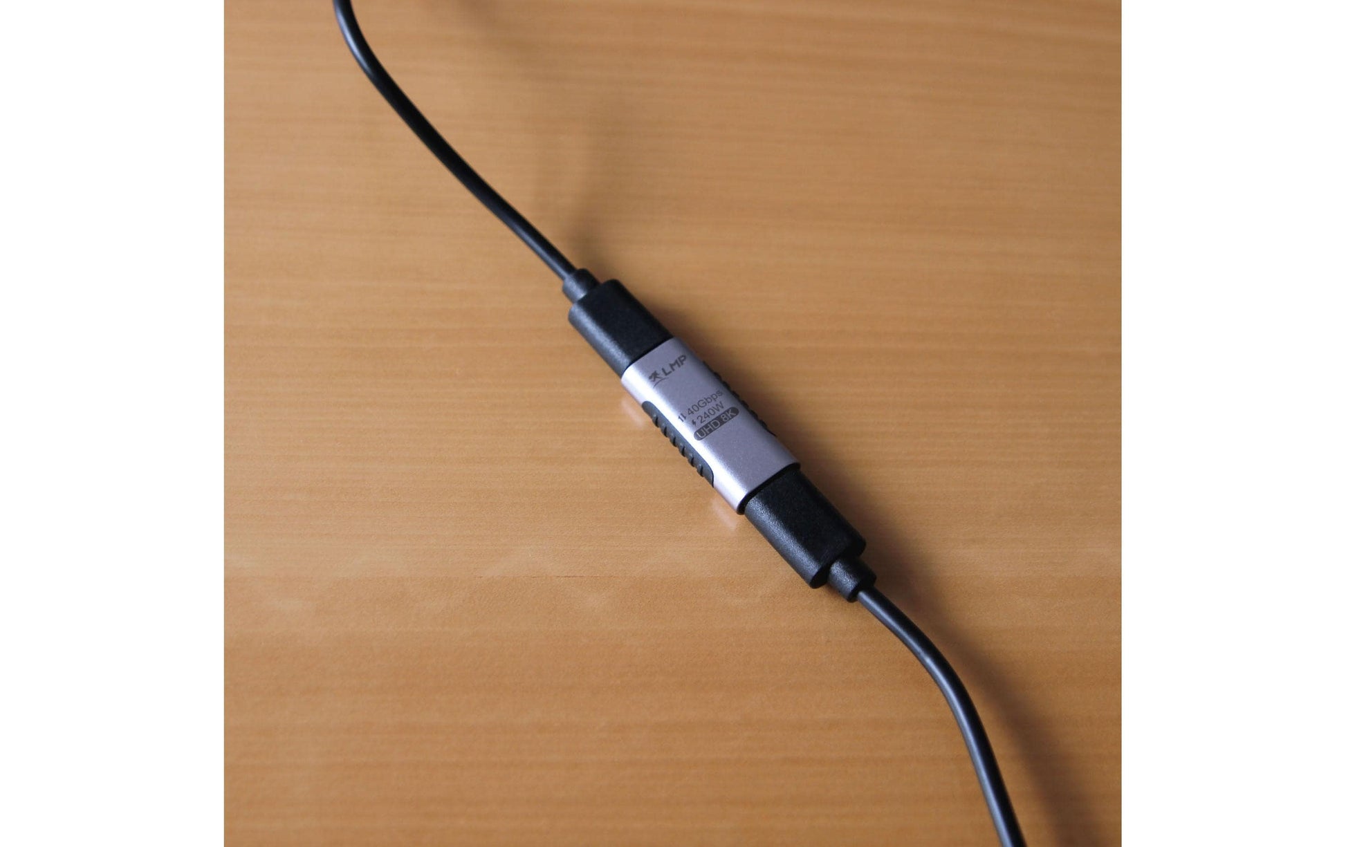 LMP 28212 Winkel-Adapter USB-C zu USB-C – 8K (7680 × 4320) @ 60 Hz, USB4 (40 Gbit/s), PD 240 W – Silber