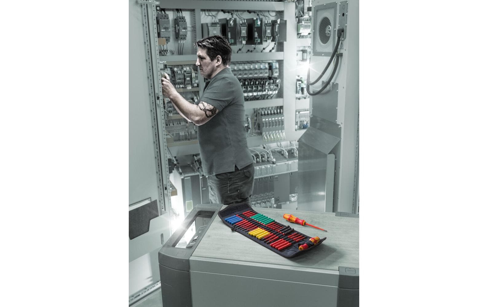 Wera Kraftform Kompakt – Multi-Bit-Schraubenzieher-Set PH/PZ/SL/TX/HEX, 26-teilig, VDE, Etui – 05006617001