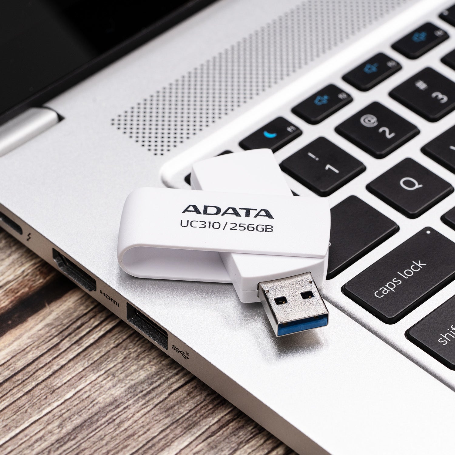 ADATA UC310 USB-Stick 256 GB – USB-A 3.2 Gen 1, 100 MB/s Lesen, Drehring, Weiss