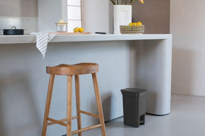 Brabantia Treteimer StepUp – 10 l – Recycling-Kunststoff, rechteckig – dunkelgrau