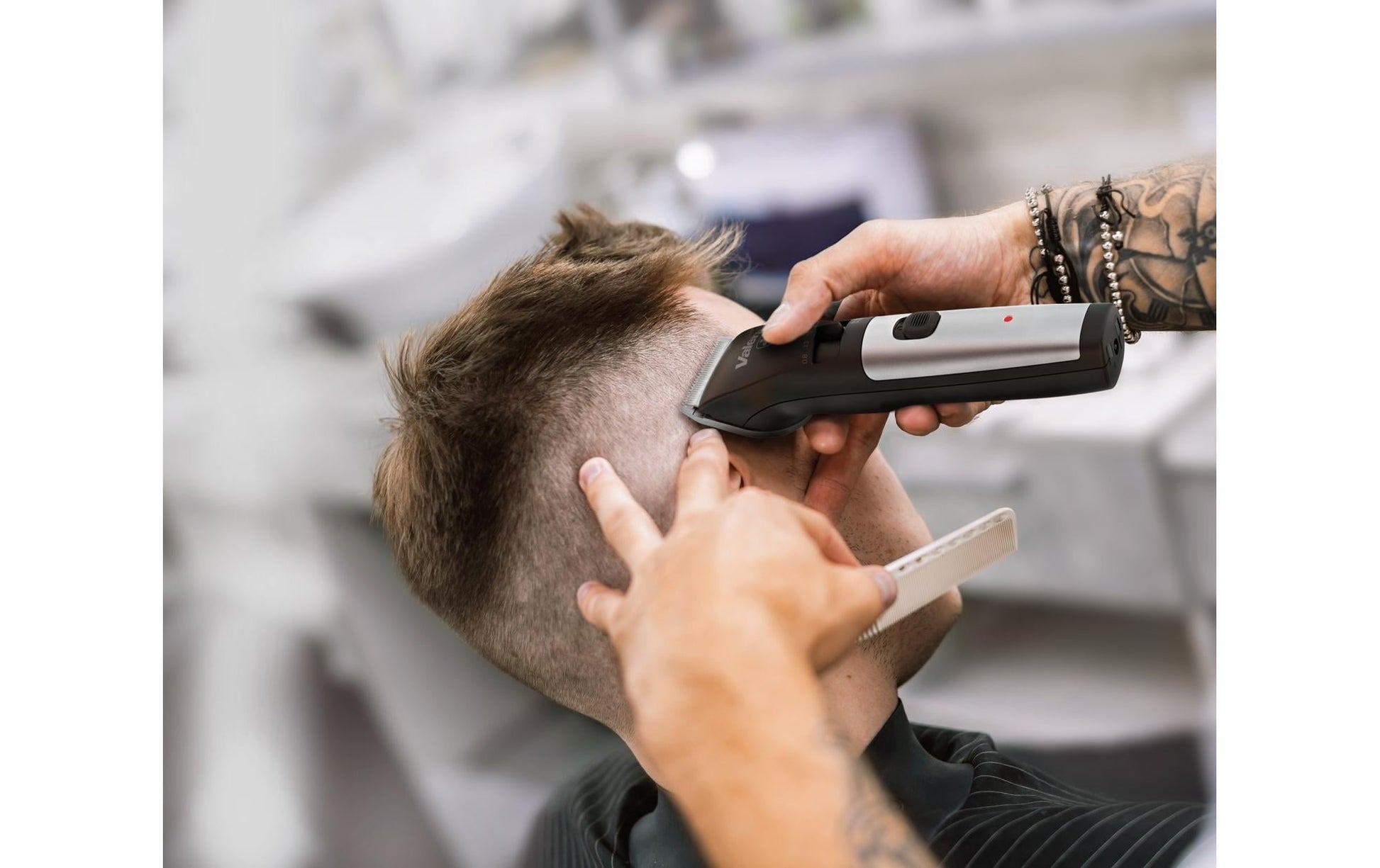 Valera Haarschneider & Trimmer – 0,8–3 mm Schnittlänge, mit Kammaufsatz – Schwarz, Silber matt