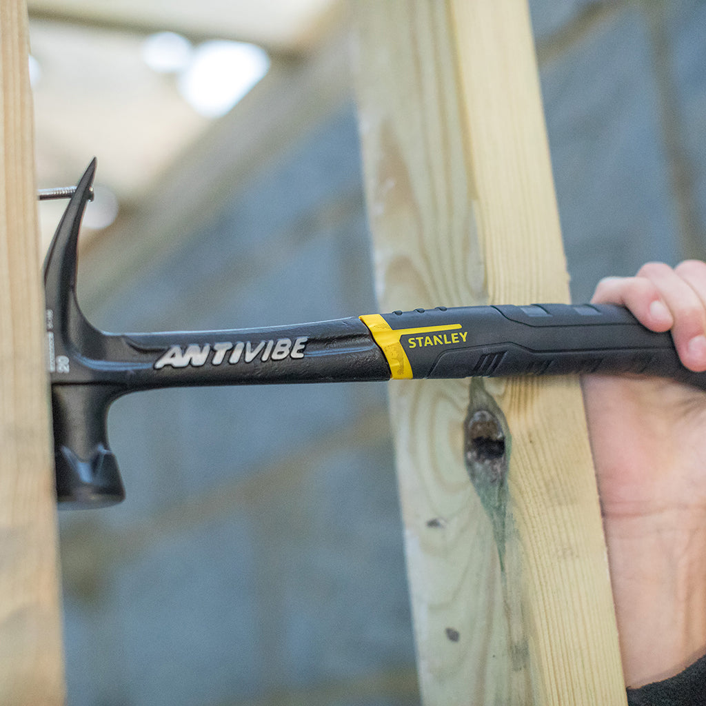 Stanley FatMax Klauenhammer AntiVibe – Kopfgewicht 453 g, Breite 130 mm – Gummigriff