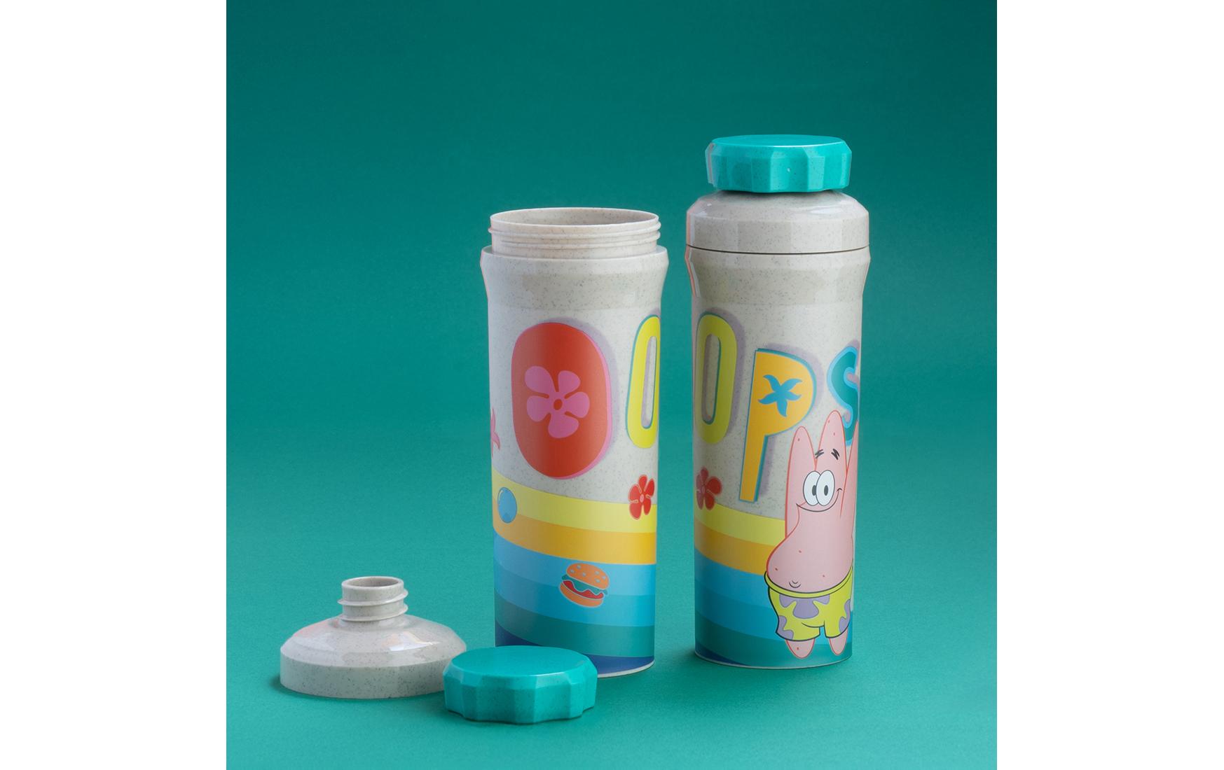 koziol OLLI PATRICK Kindertrinkflasche 500 ml – Biozirkulärer Kunststoff, Schraubverschluss, Sand