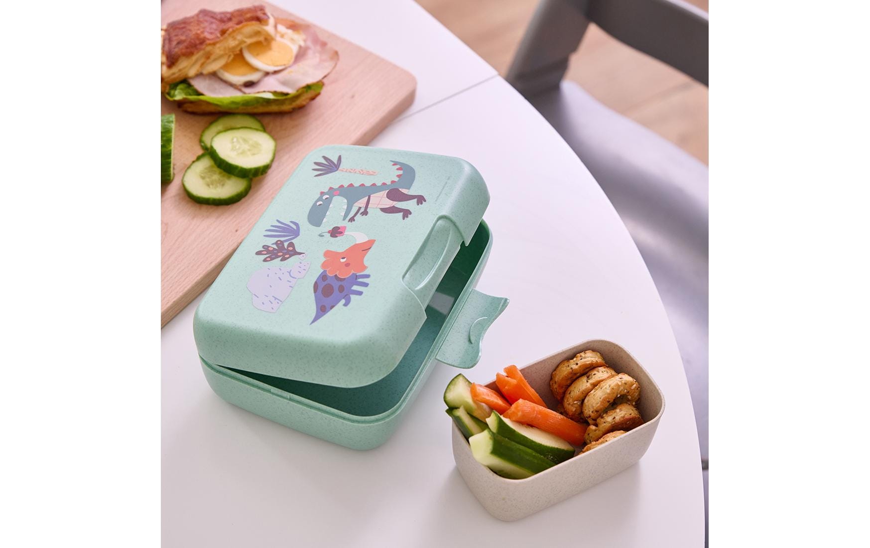 Koziol – Lunchbox, 19 × 13,5 × 6,5 cm, Biokunststoff, grün, mit Trennschale