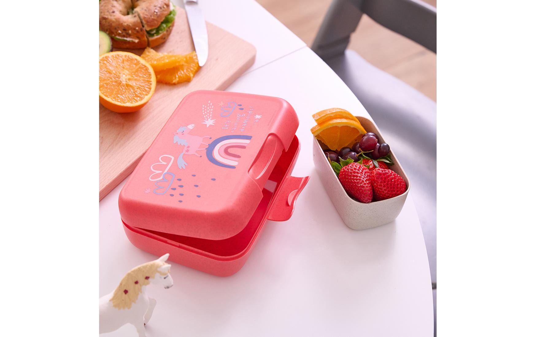 koziol Lunchbox 19 × 13,5 × 6,5 cm, Kunststoff (biozirkulär), mehrfarbig, Motiv Pferde, mit Trennschale