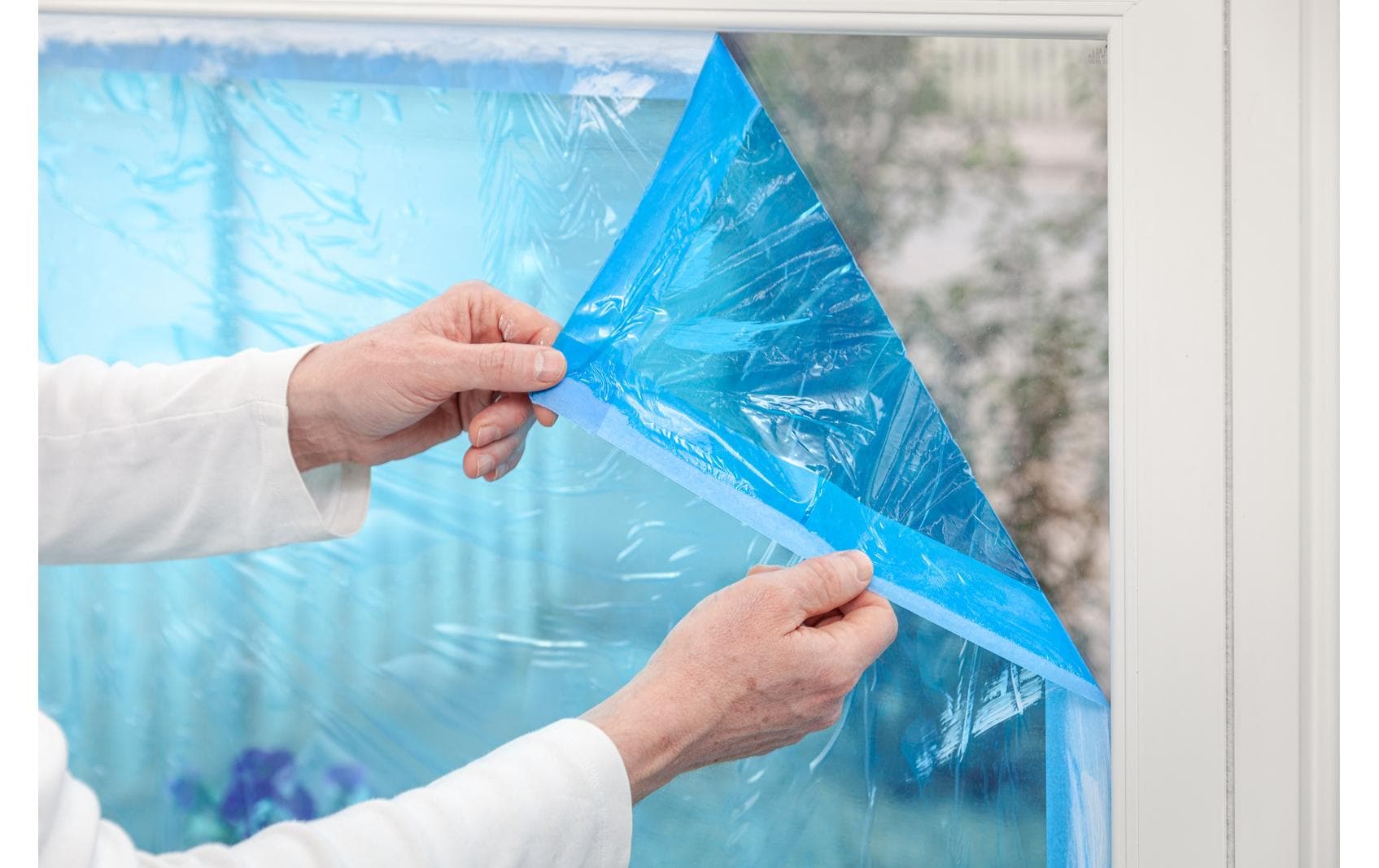 TESA Abdeckfolie – Rolle 750 mm × 100 m, Polyethylen, selbstklebend