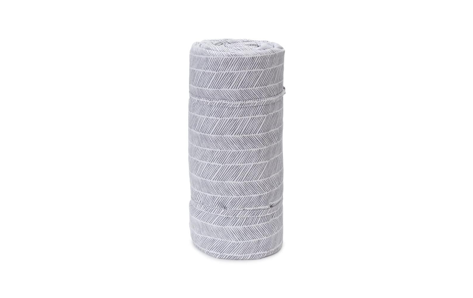 URBANARA Mallur Wohndecke – Baumwolle, Polyester, Taubenblau, Naturweiss – 130 × 190 cm