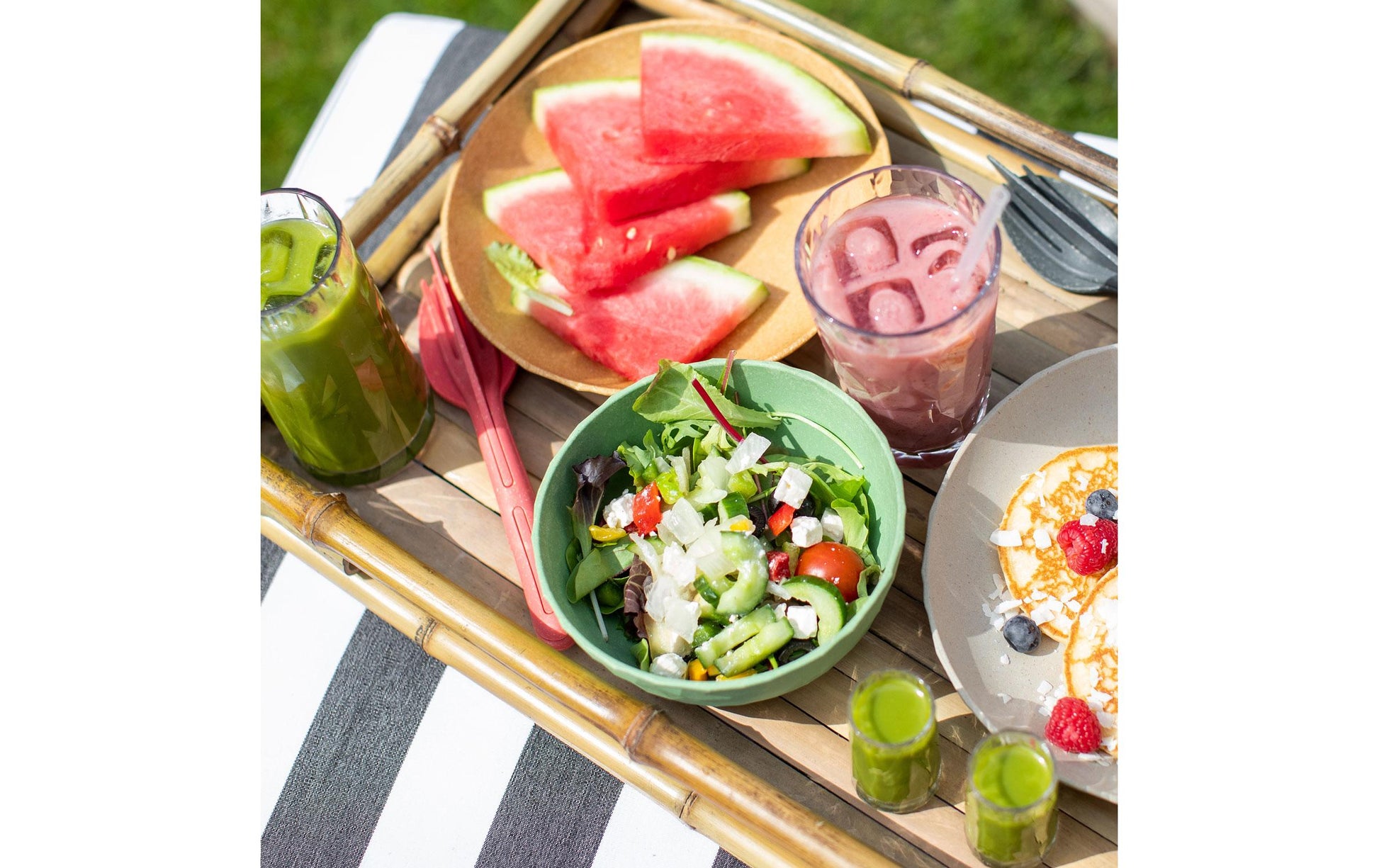 Koziol Salatschüssel – 700 ml, Ø 16,2 cm, H 6,4 cm, Kunststoff (biozirkulär), Grün, spülmaschinenfest