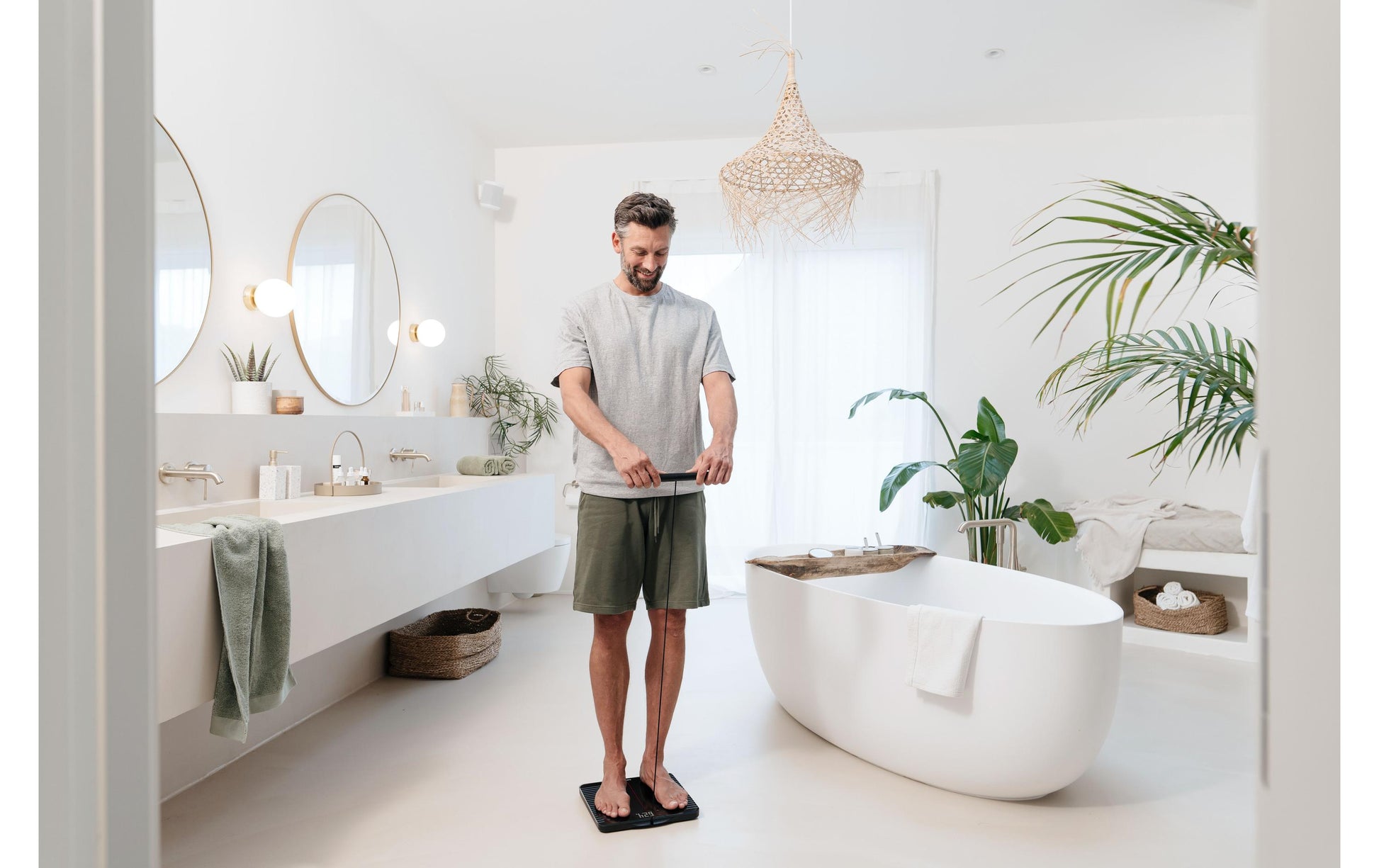Beurer Digitale Personenwaage – App-kompatibel, Herzfrequenzmessung – 180 kg – Schwarz – Glas