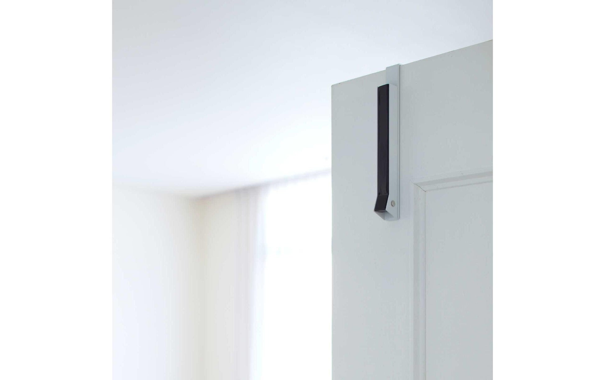 Yamazaki Wandgarderobe – Metall – Schwarz/Weiss – 20 × 200 × 205 mm