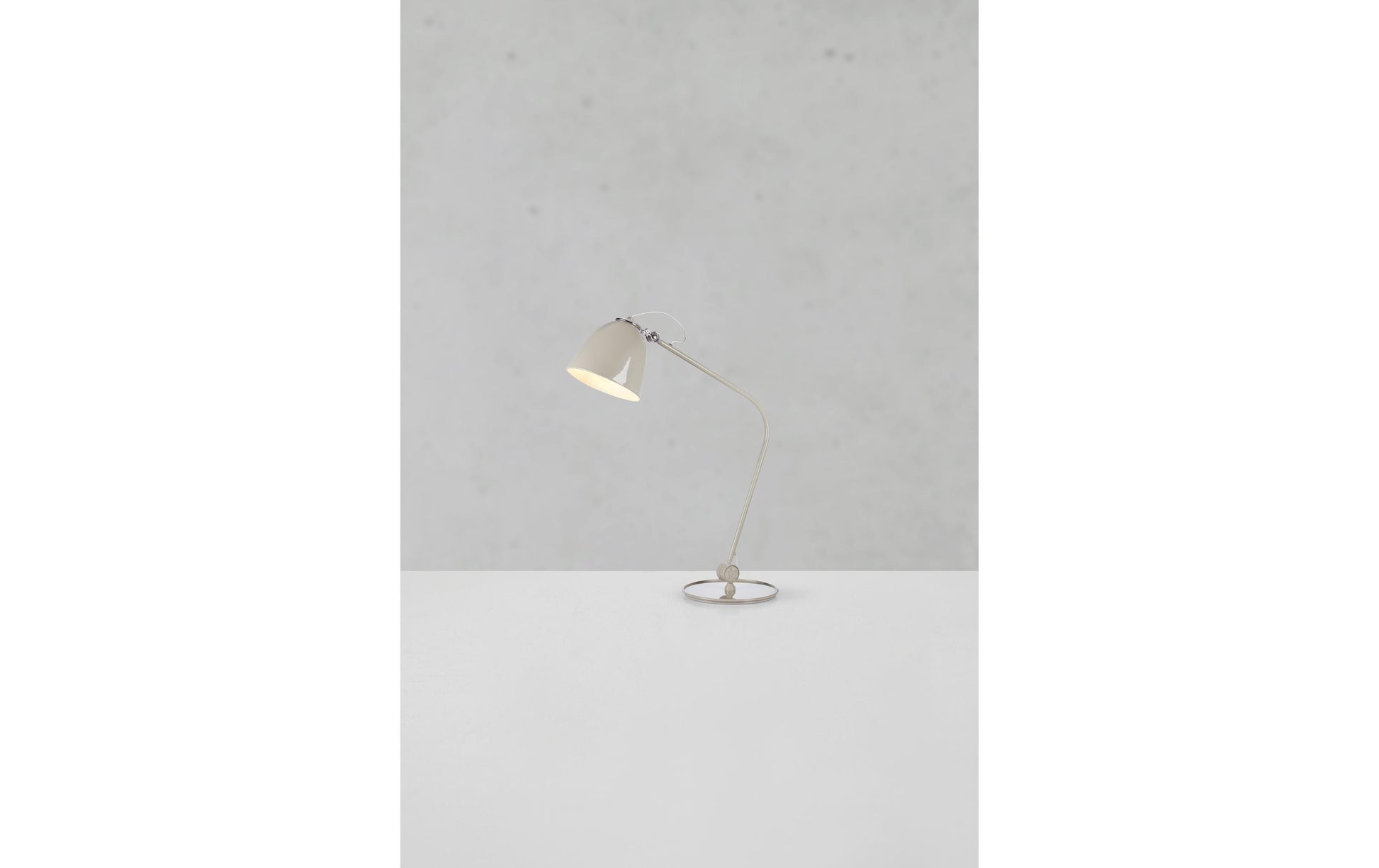 Markslöjd Tischleuchte Tilt – LED 60 W, Ein/Aus-Schalter – Grau