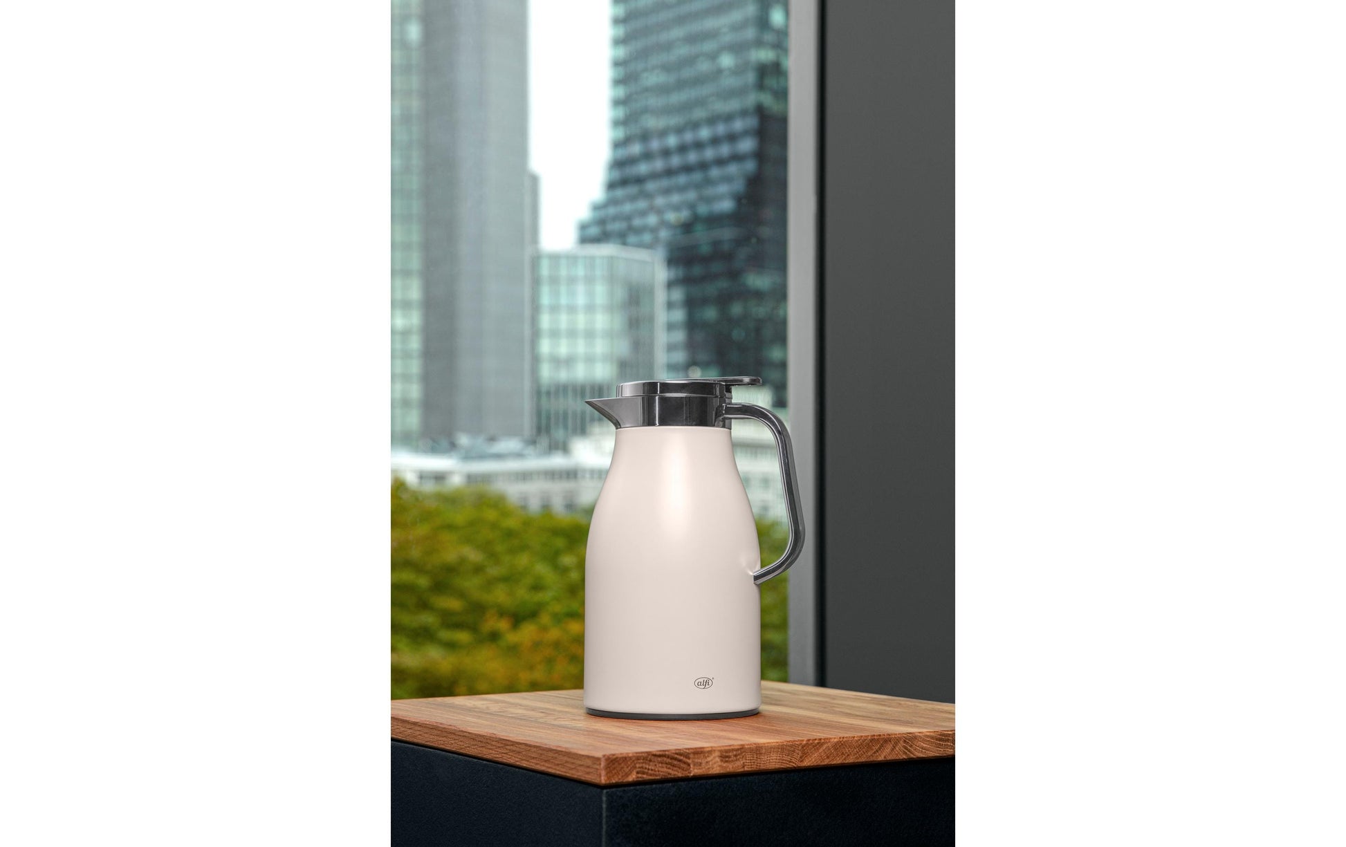 Alfi Thermoskanne Skyline – 1 l, Edelstahl, Weiss, vakuum-isoliert, Warmhaltezeit 12 h, mit Deckel