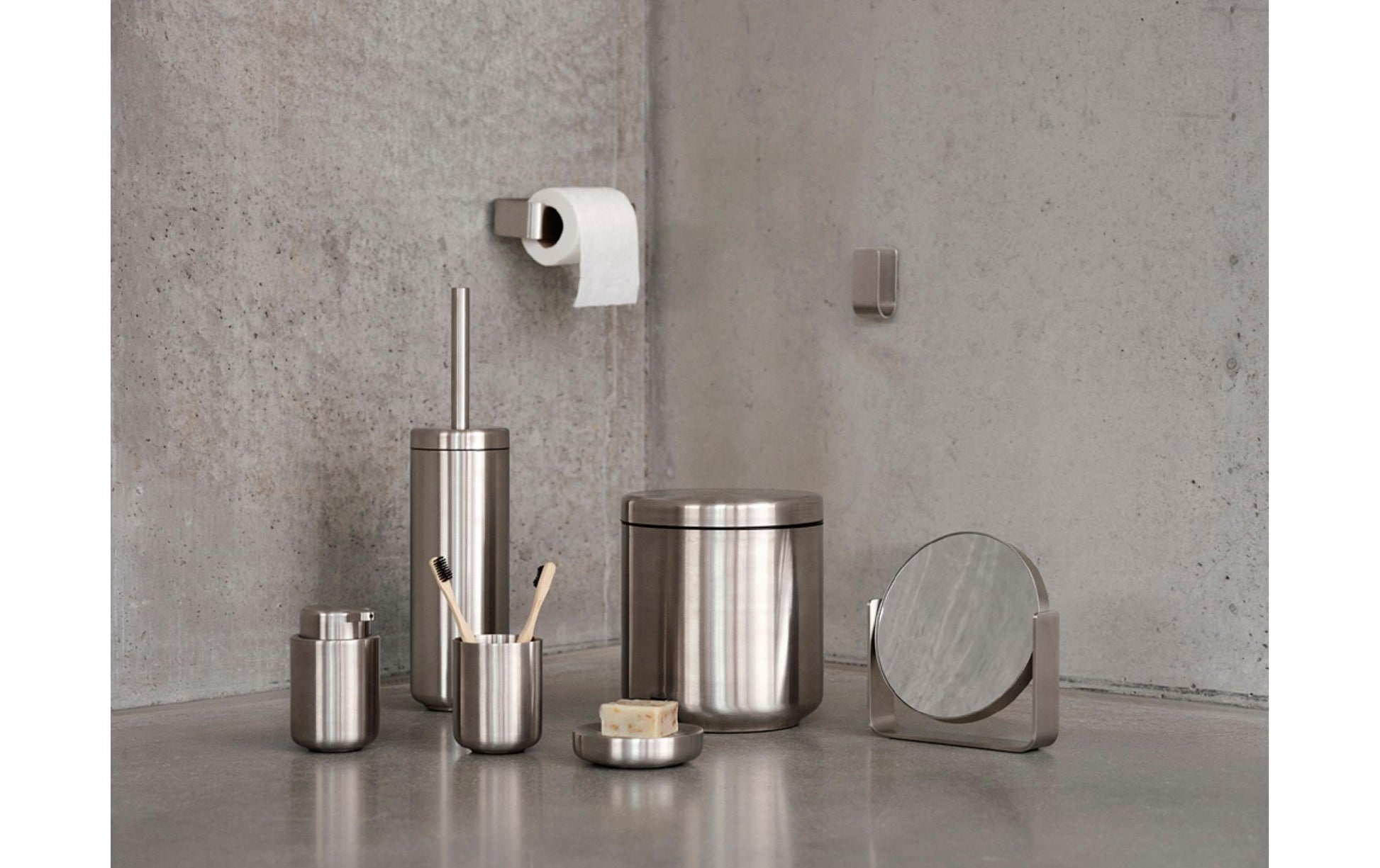 Zone Denmark Ume – WC-Bürstenset – Edelstahl, bodenstehend, mit Deckel, H 43 cm, Ø 10 cm