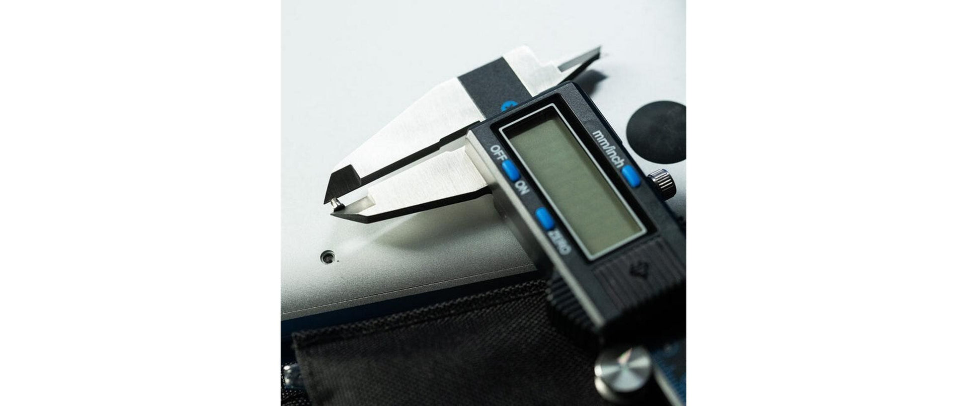 iFixit Schwarzer Digitaler Messschieber