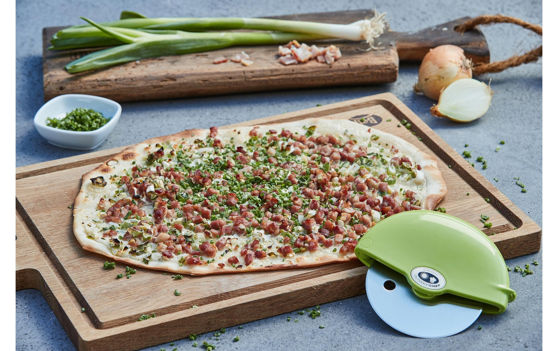OUTDOORCHEF Pizzaschneider, 12,6 × 13,8 × 3,2 cm, Klinge aus Edelstahl, Griff aus Kunststoff, Grün, spülmaschinenfest
