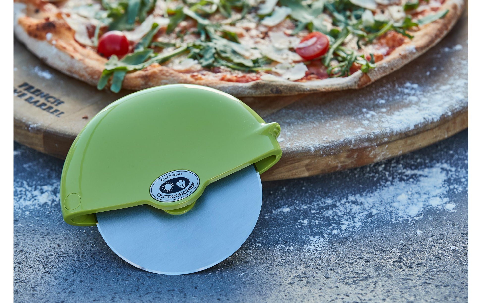 OUTDOORCHEF Pizzaschneider, 12,6 × 13,8 × 3,2 cm, Klinge aus Edelstahl, Griff aus Kunststoff, Grün, spülmaschinenfest