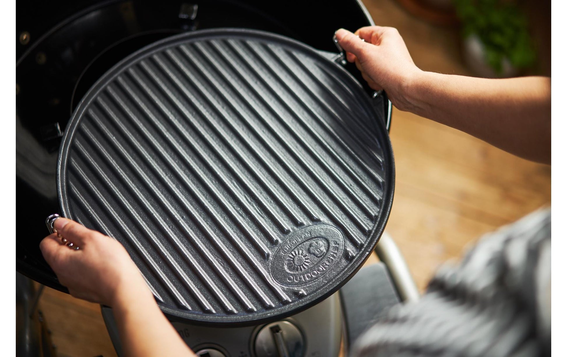 OUTDOORCHEF Grillplatte – Ø 39 cm, Gusseisen – für 480/570 Grills