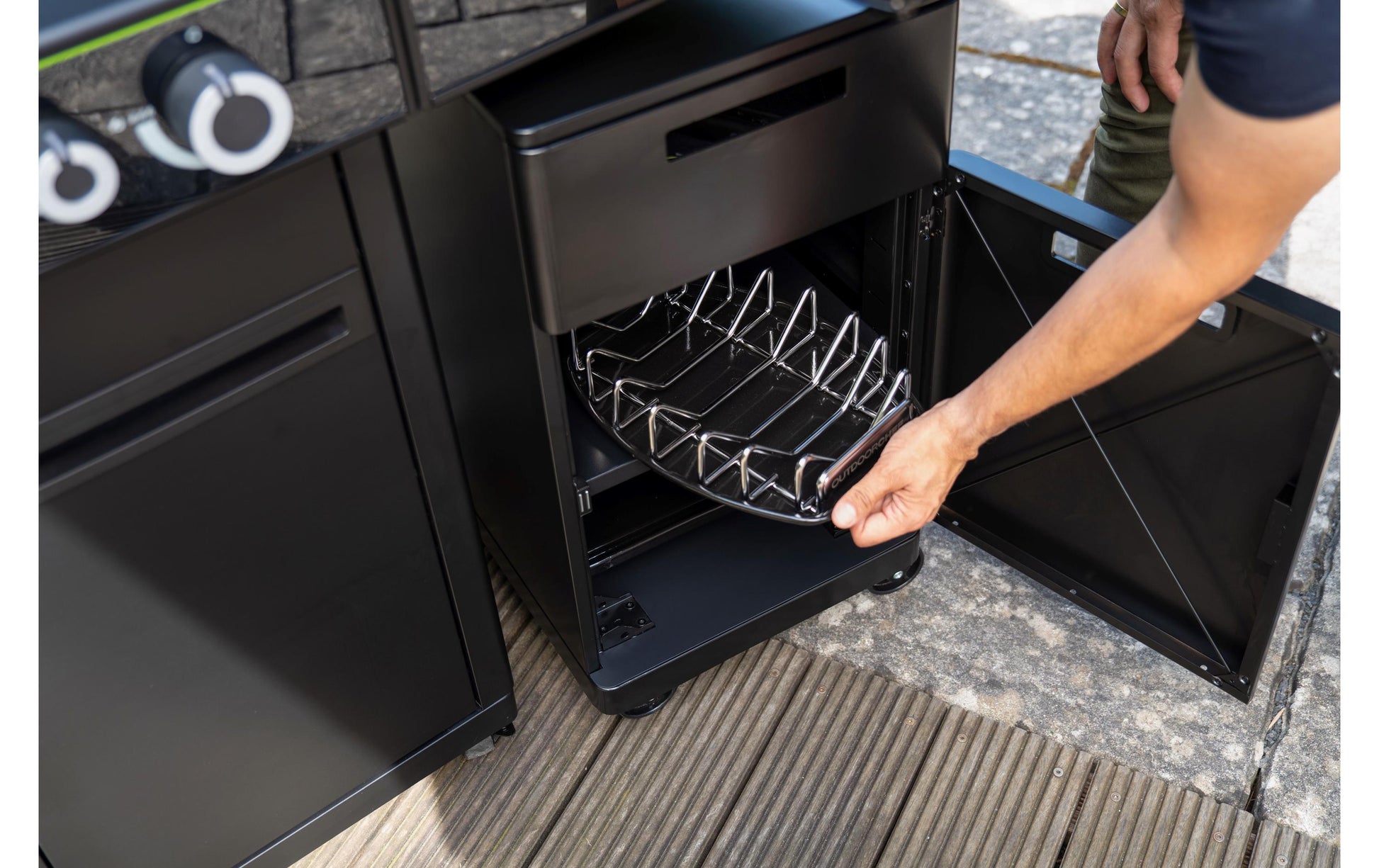 OUTDOORCHEF Grillschrank mit Rollen, Stahl, 507 × 375 × 727 mm, Schwarz